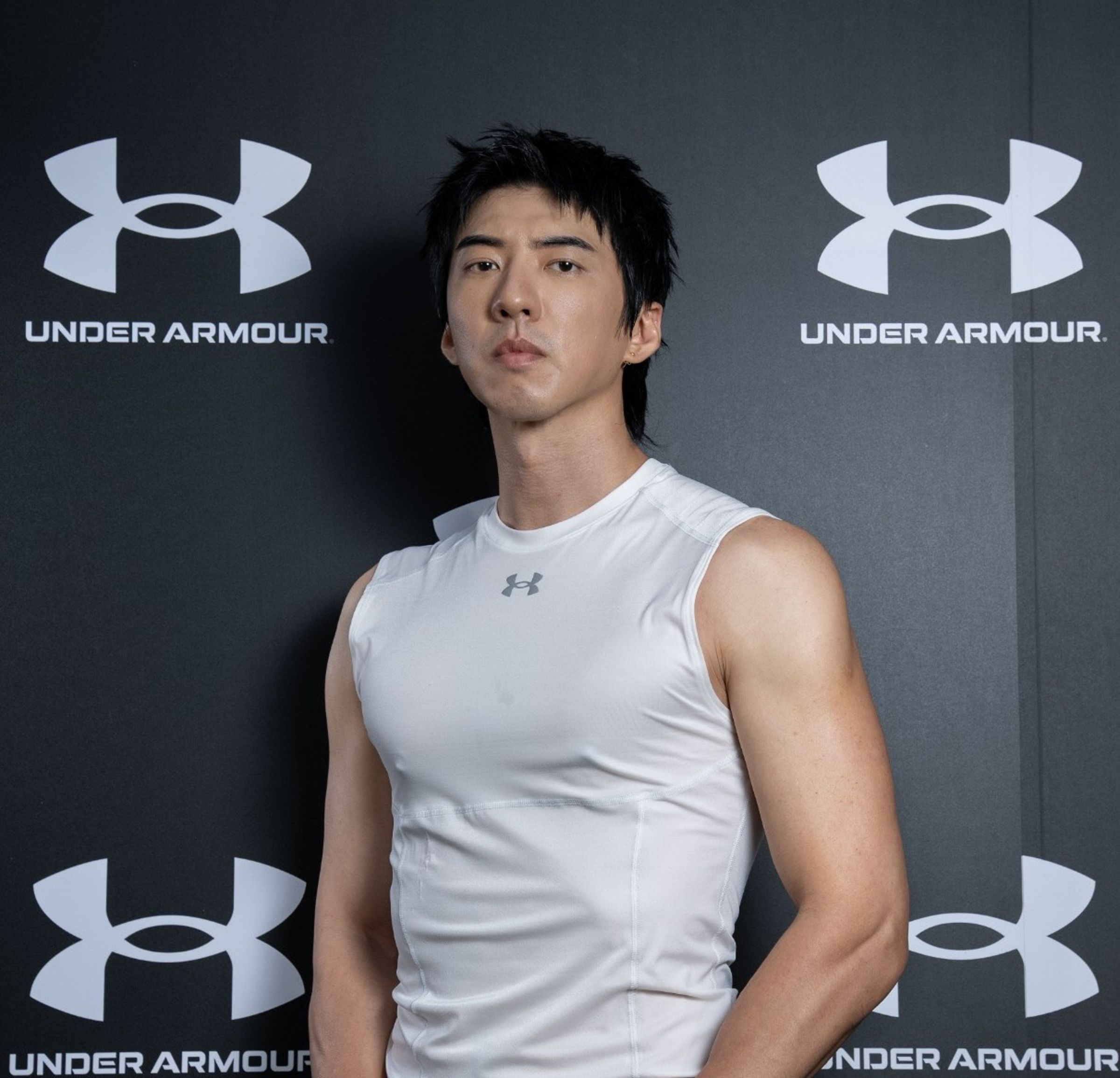 傅孟柏一身肌肉衣服要炸開。/UNDER ARMOUR提供