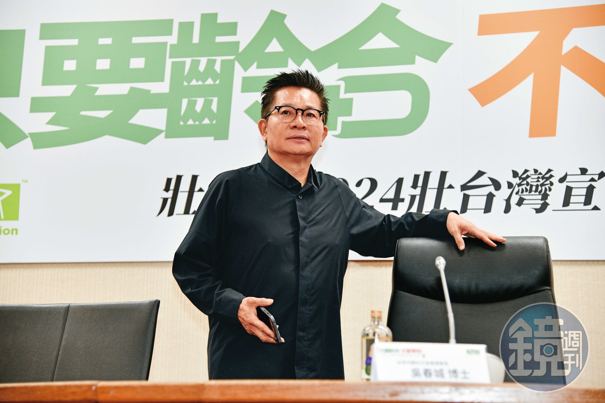 投訴人認為葉丙成未利益迴避、涉嫌圖利的狀況,與前民眾黨立委吳春成(圖)惹出的壯世代爭議相似。