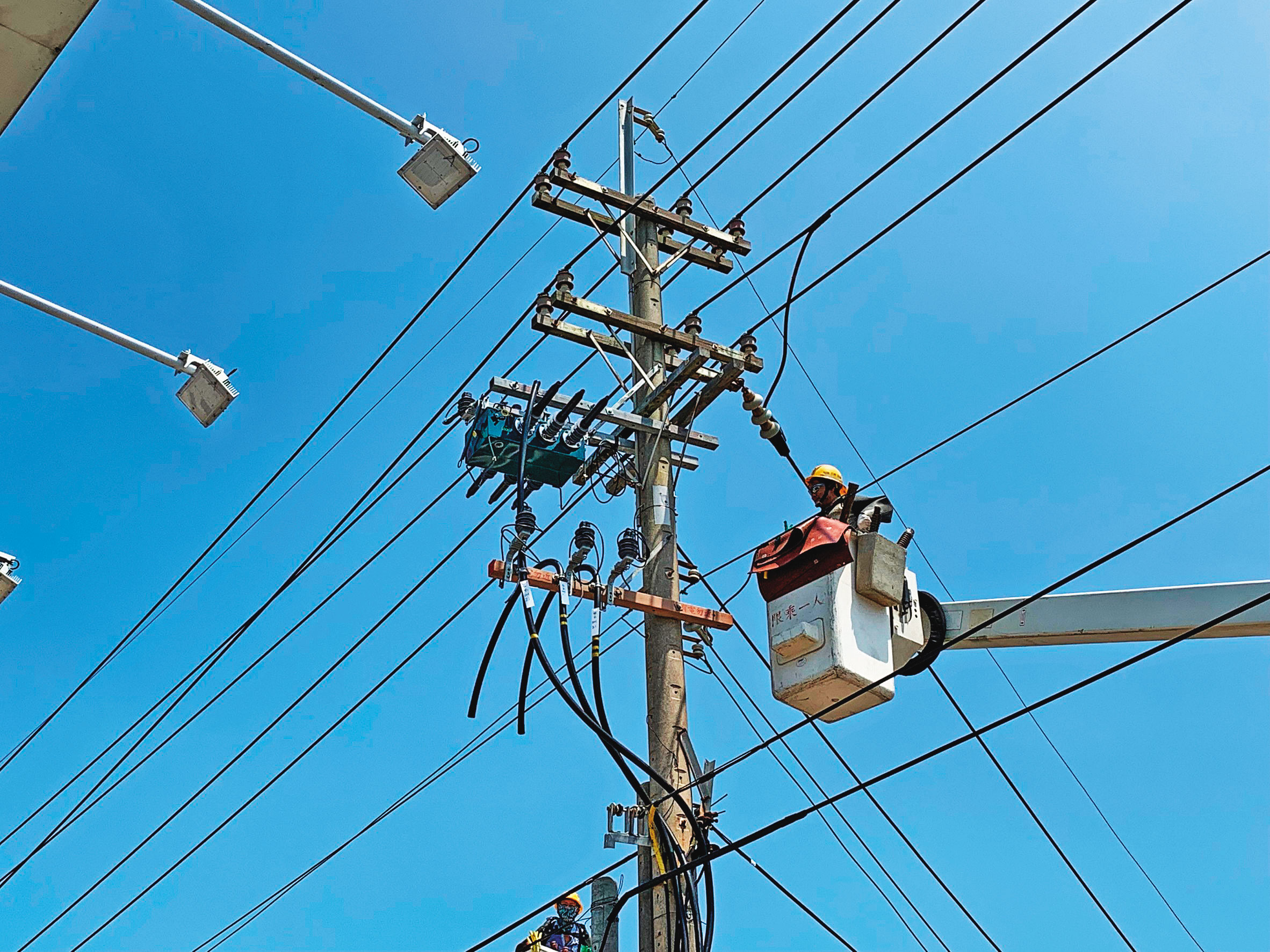 檢調查出台綠簽約的很多農地居然連台電饋線都沒有,即便案場完工發電,也無法導入台電變電所。(台電提供)