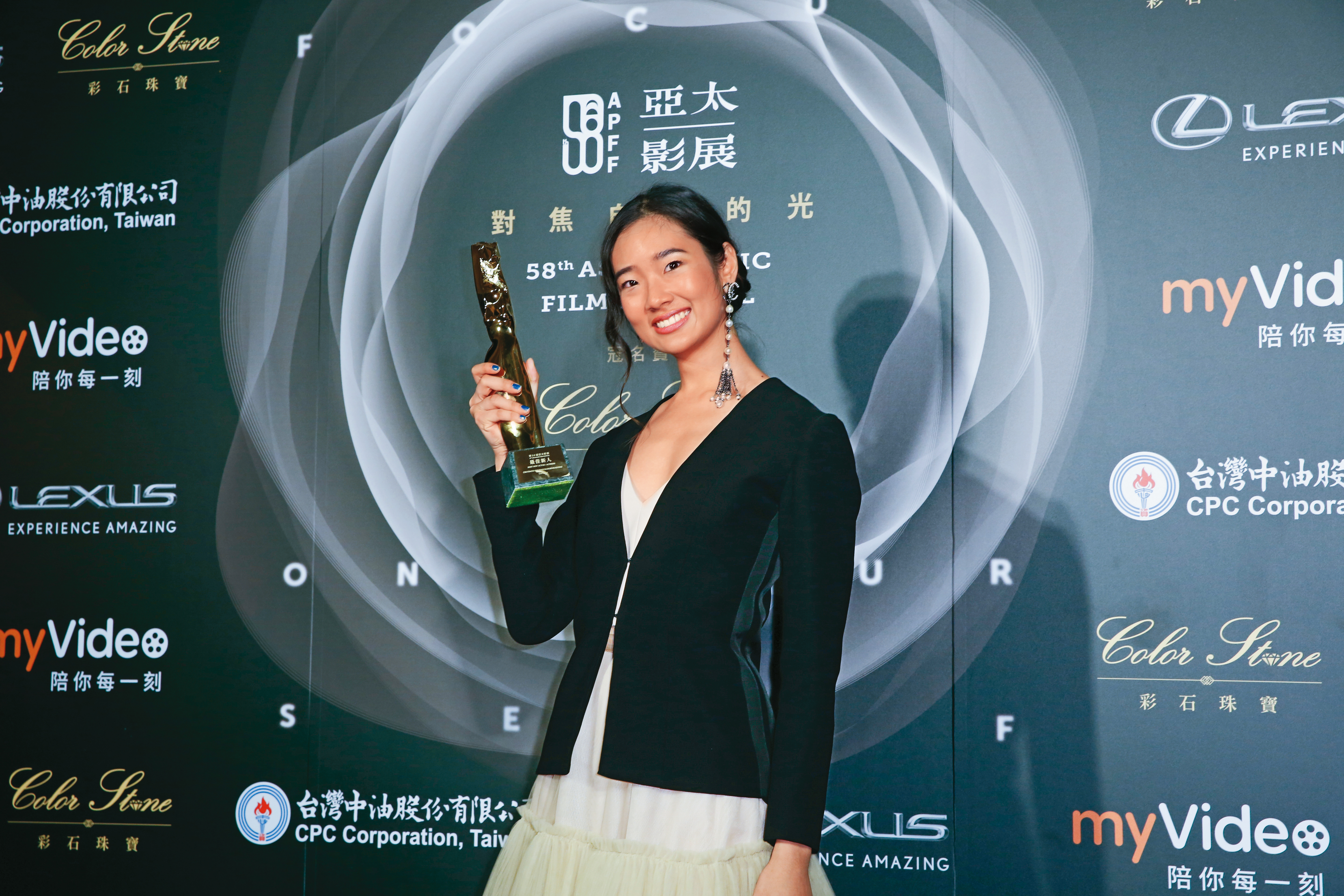 2018年亞太影展的首座最佳新人獎，頒給泰國片《模犯生》女主角茱蒂蒙。