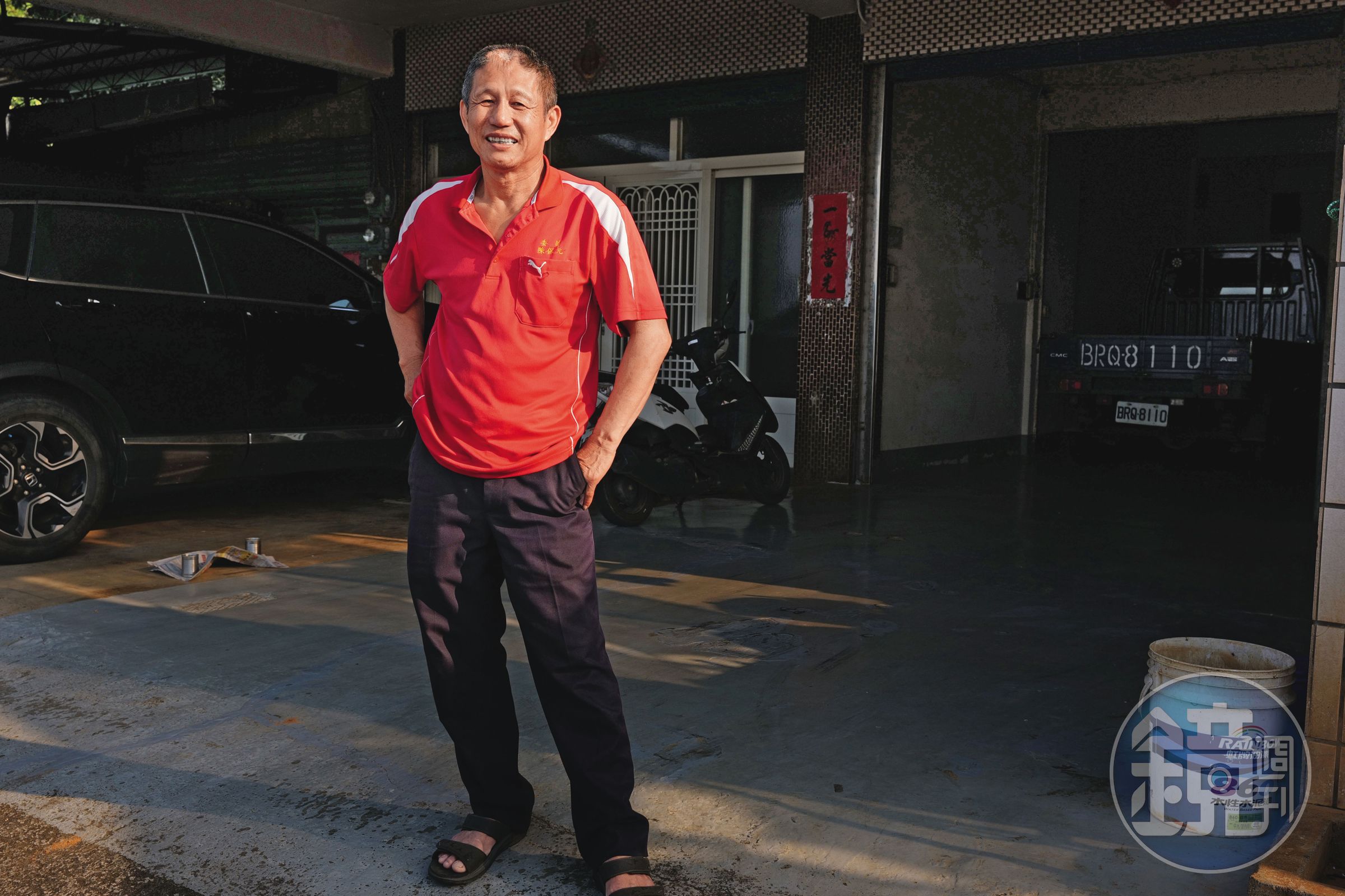陳保元擔任乩生將近40年,因為操五寶敲擊,額頭上方凹陷明顯且長不出頭髮。