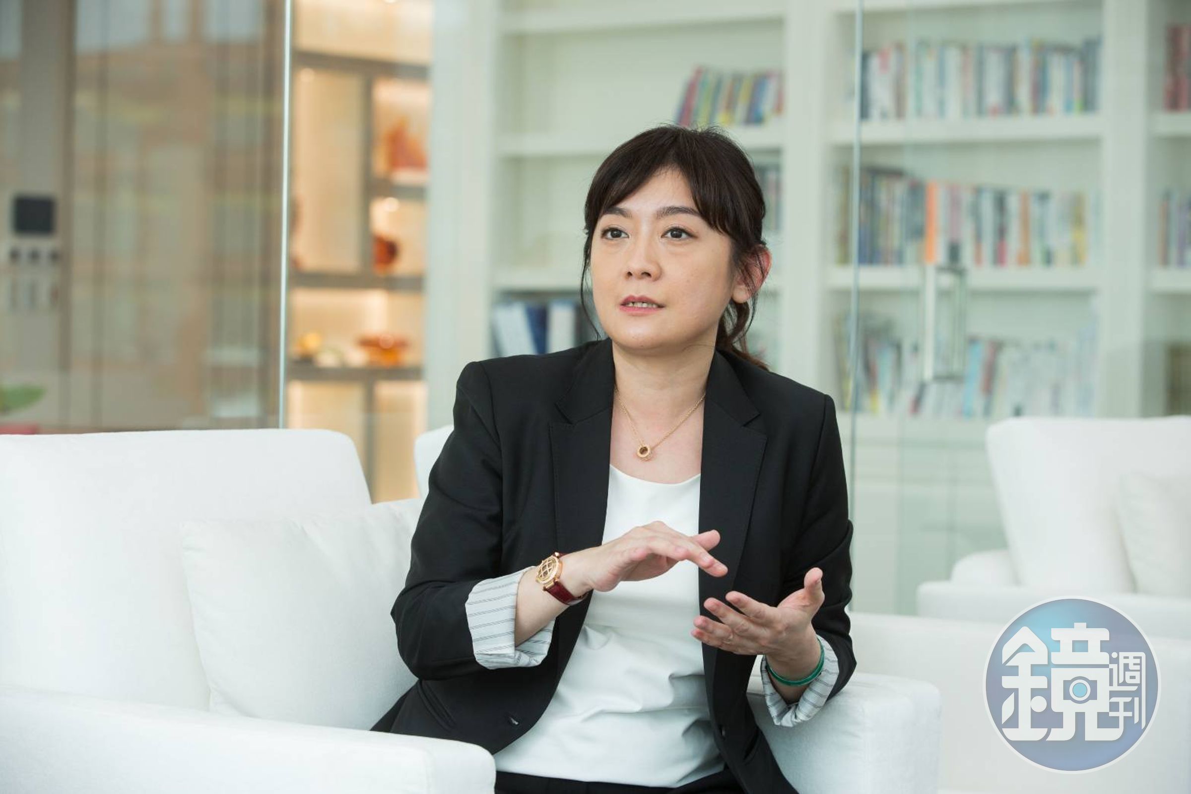 楊智惠指控調查官劉錦勳假借國家公權力違法濫權辦私案求國賠，多次淚灑法庭，法官已調閱資料查明真相中。