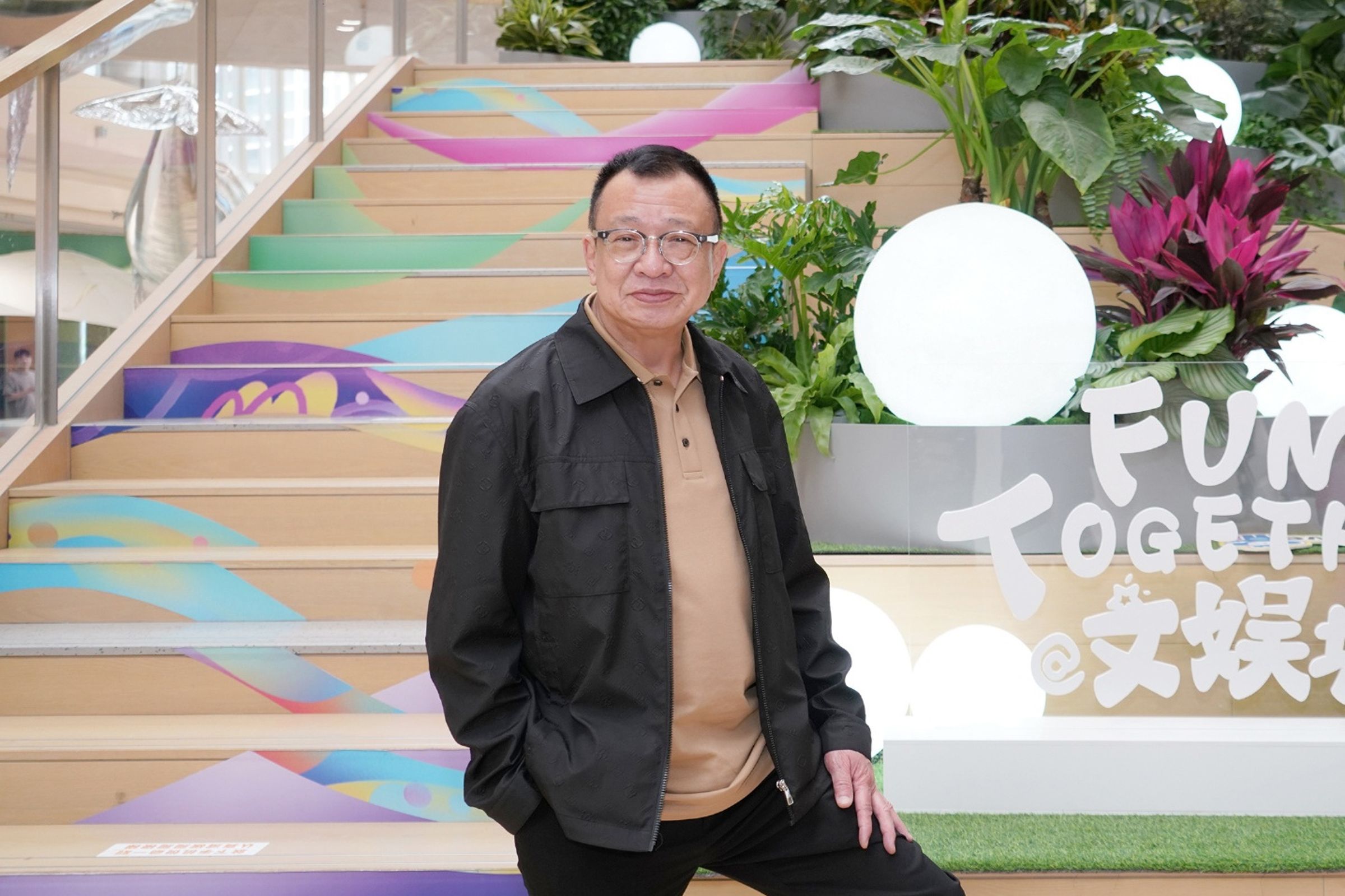 港星許紹雄乃港劇、港片中之名黃金綠葉,昨日驚傳病危,許多藝人朋友皆趕赴醫院探視。(翻攝自許紹雄微博)