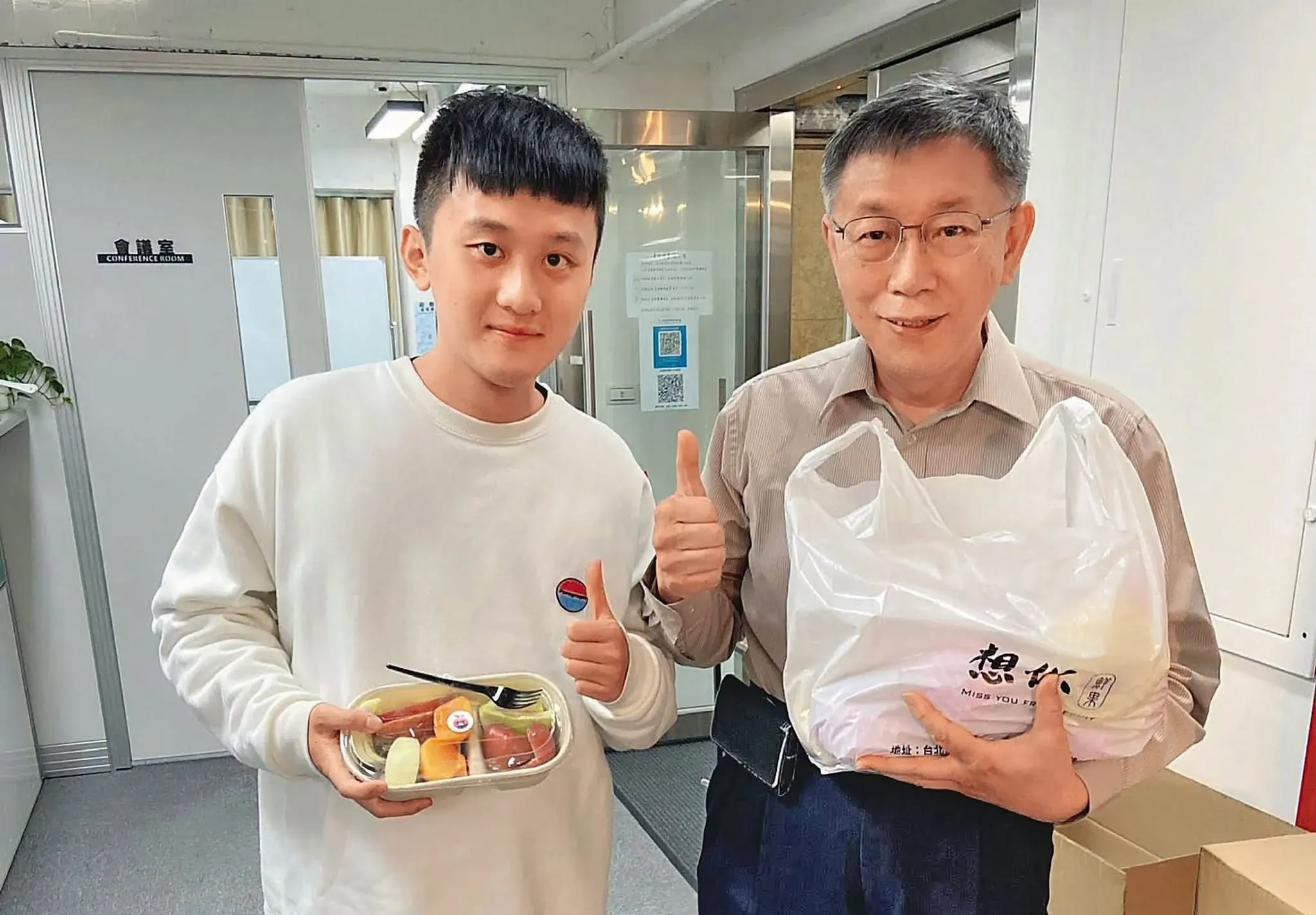 中評委簡幸甫被爆「騙砲小草」勾人妻　民眾黨宣布開除黨籍