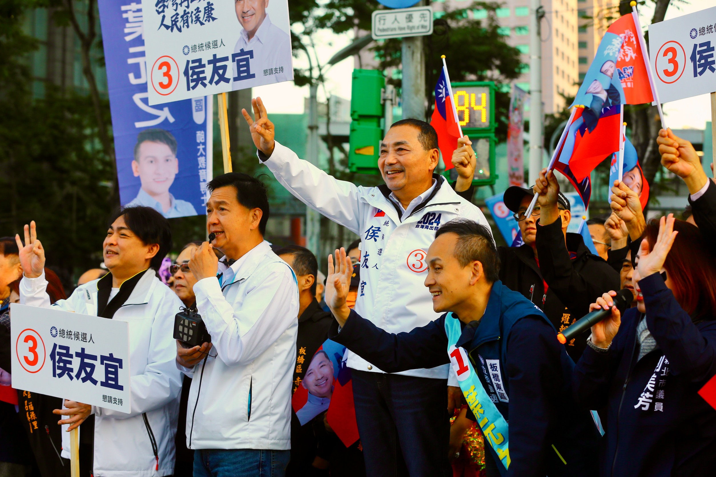 侯友宜承諾，若當選總統將徹查高端採購案及炒股案。（本刊資料照）