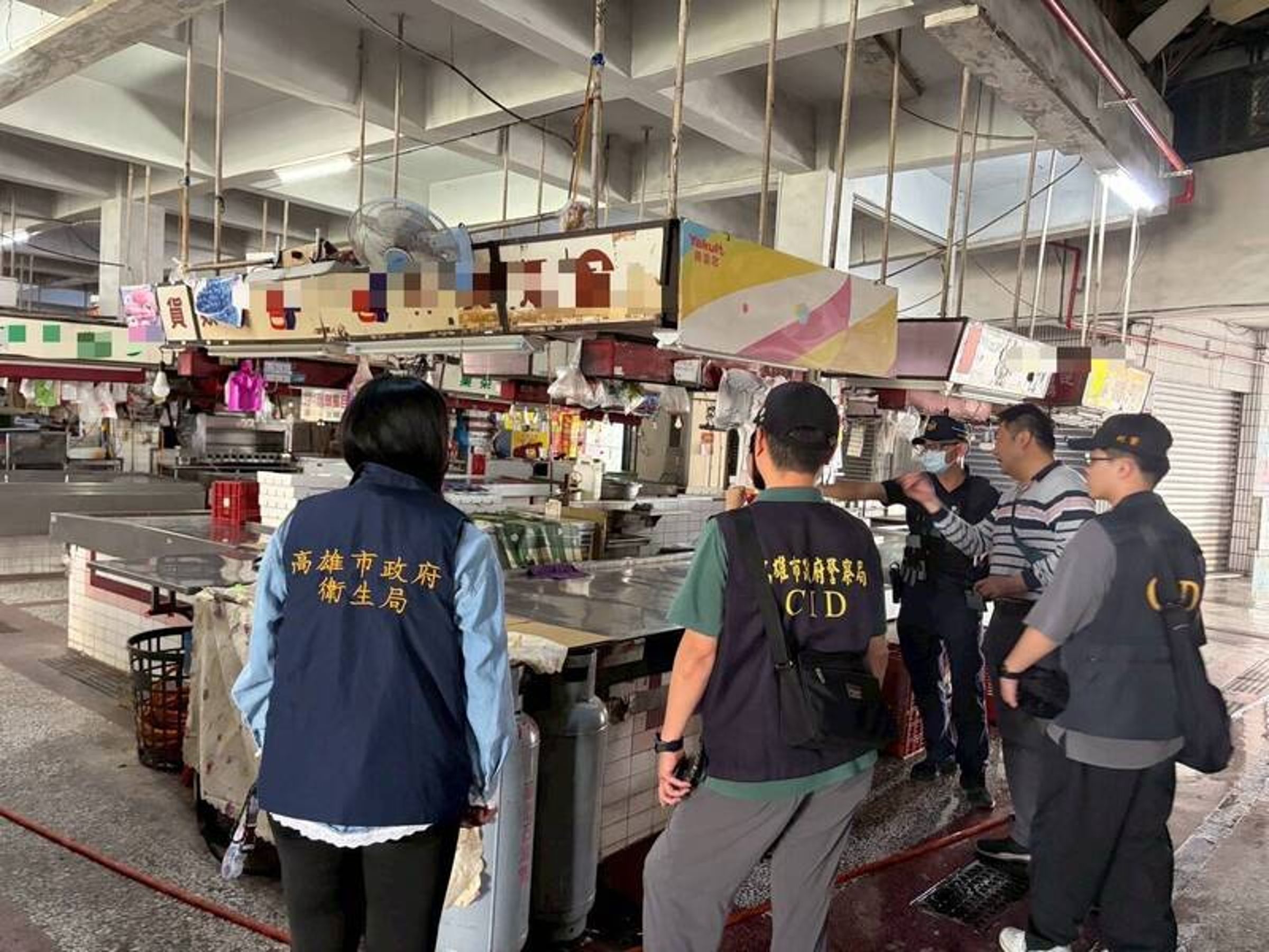 高雄市苓雅區正義市場內的春捲攤爆集體食物中毒案,通報就醫已累計157人。(高雄市衛生局提供)