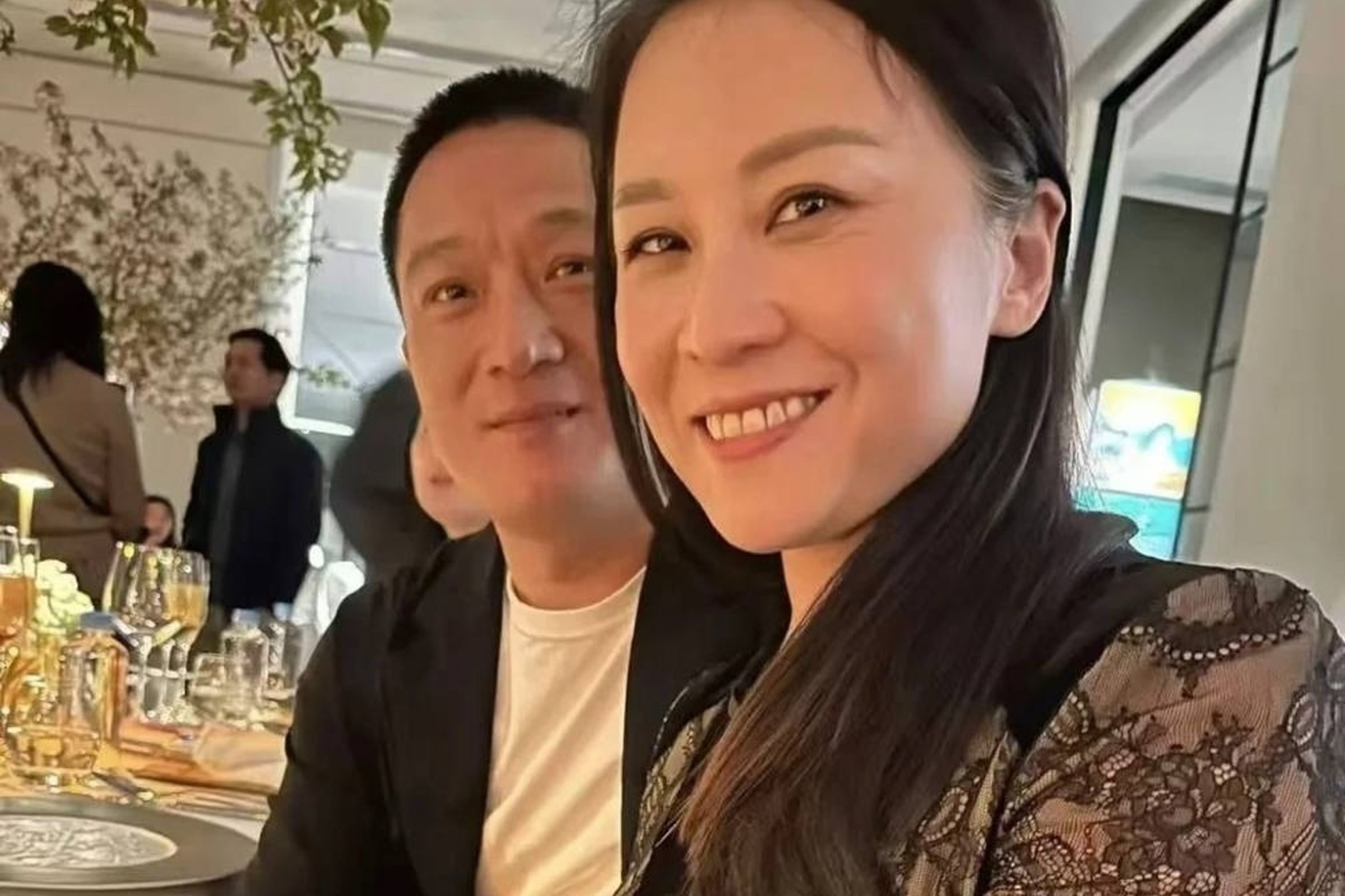 寶利德創辦人余海軍與金刻羽的驚天婚外情被報導曝光。(翻攝自黑料不打烊)