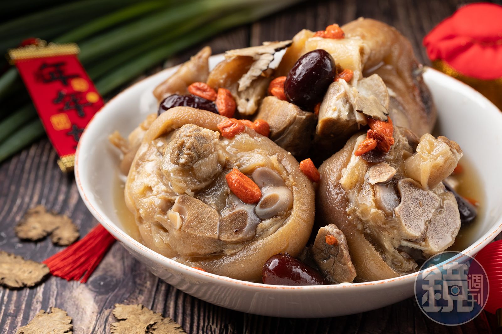 台中人的年味從這開始!連排14年的第五市場「百元年菜」 超狂醉豬腳、佛跳牆太晚來就買不到