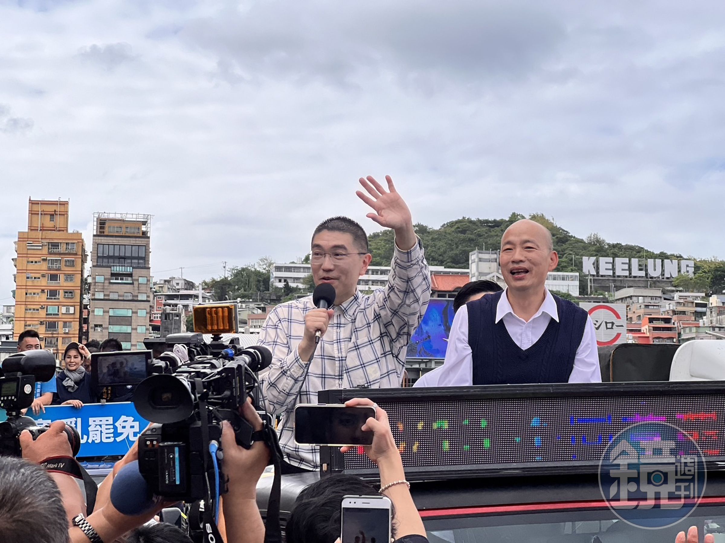 韓國瑜今午親赴基隆,陪同謝國樑掃街拜票。