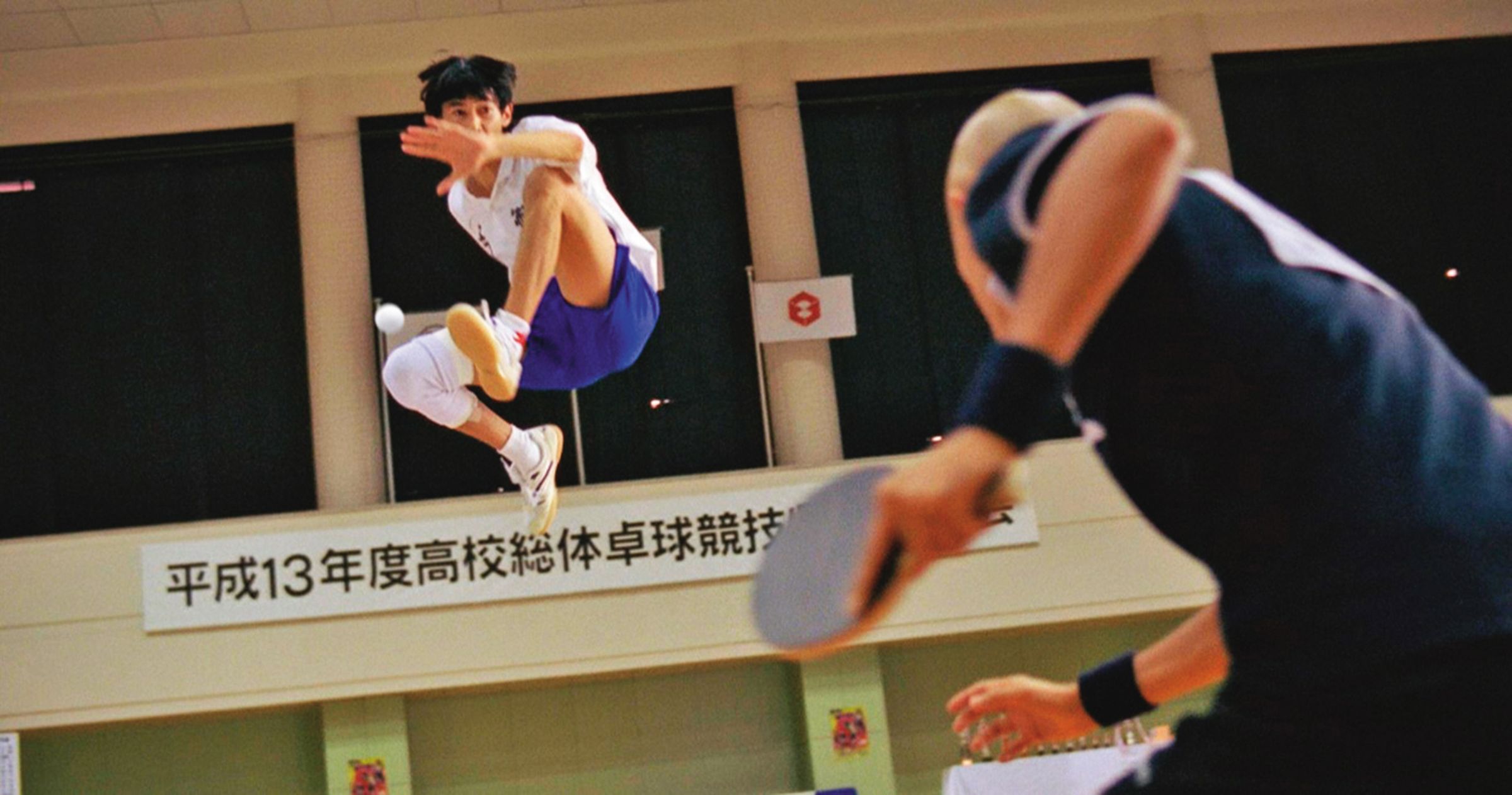 永山瑛太(左)主演電影《乒乓》中的桌球比賽全靠電腦CG,為日本電影製作的一大創舉。 (翻攝自金馬影展官方網站)