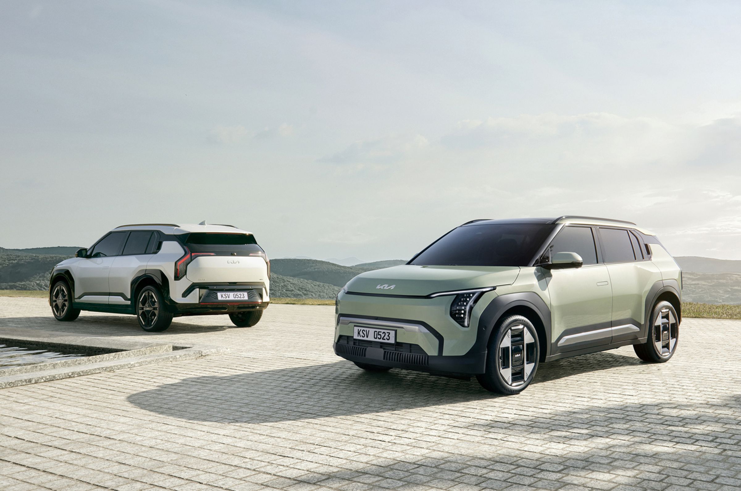Kia總代理台灣森那美起亞即日起舉辦《2024 Kia EV Day啟發新未來品牌特展》，純電智慧跨界休旅The Kia EV3於全台展示中心陸續亮相。