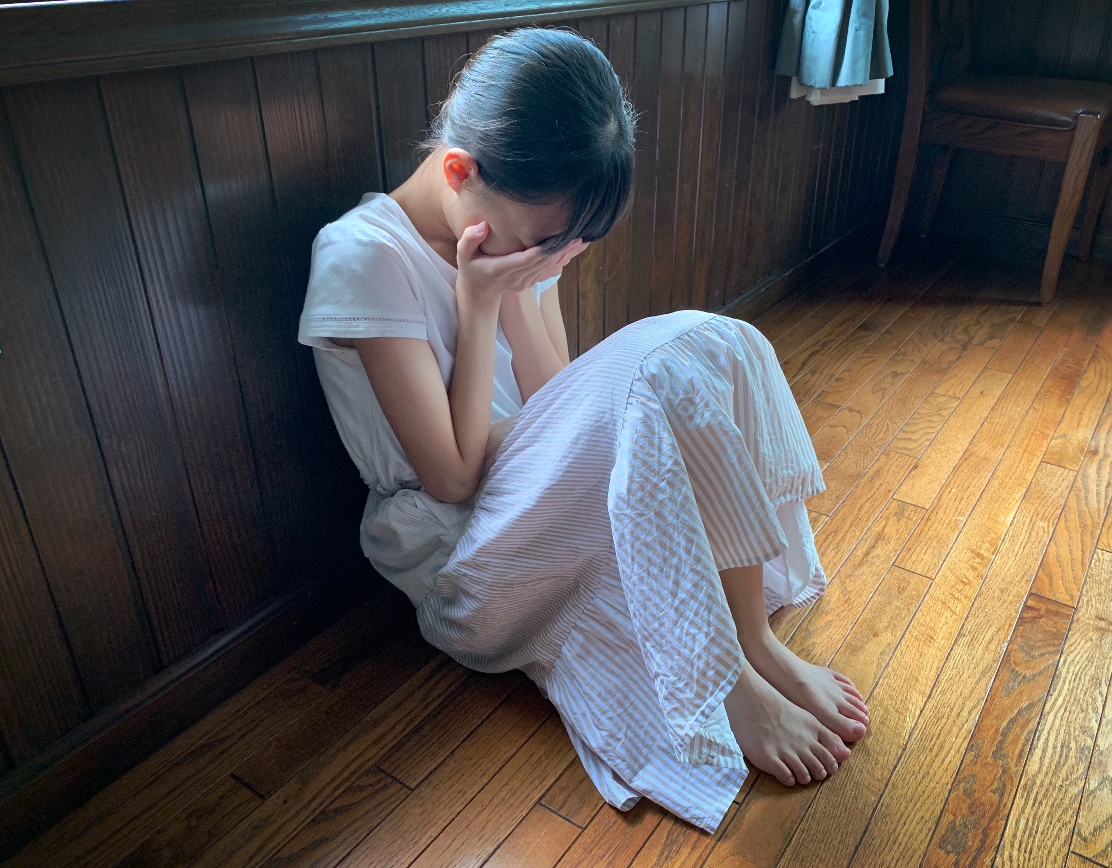 台南一名李姓軍人趁沒人注意時，強吻女友的妹妹臉頰。（示意圖，photoAC）