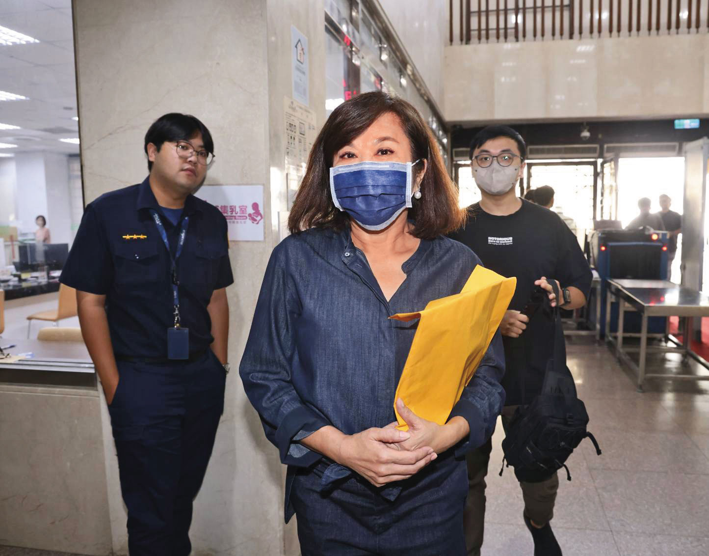 基隆市副市長邱佩琳（圖）出庭證實，謝國樑母親的200萬元是柯文哲在市長室親收，另林命群及周俊吉妻各200萬元是柯派人至她家向管理員拿取。