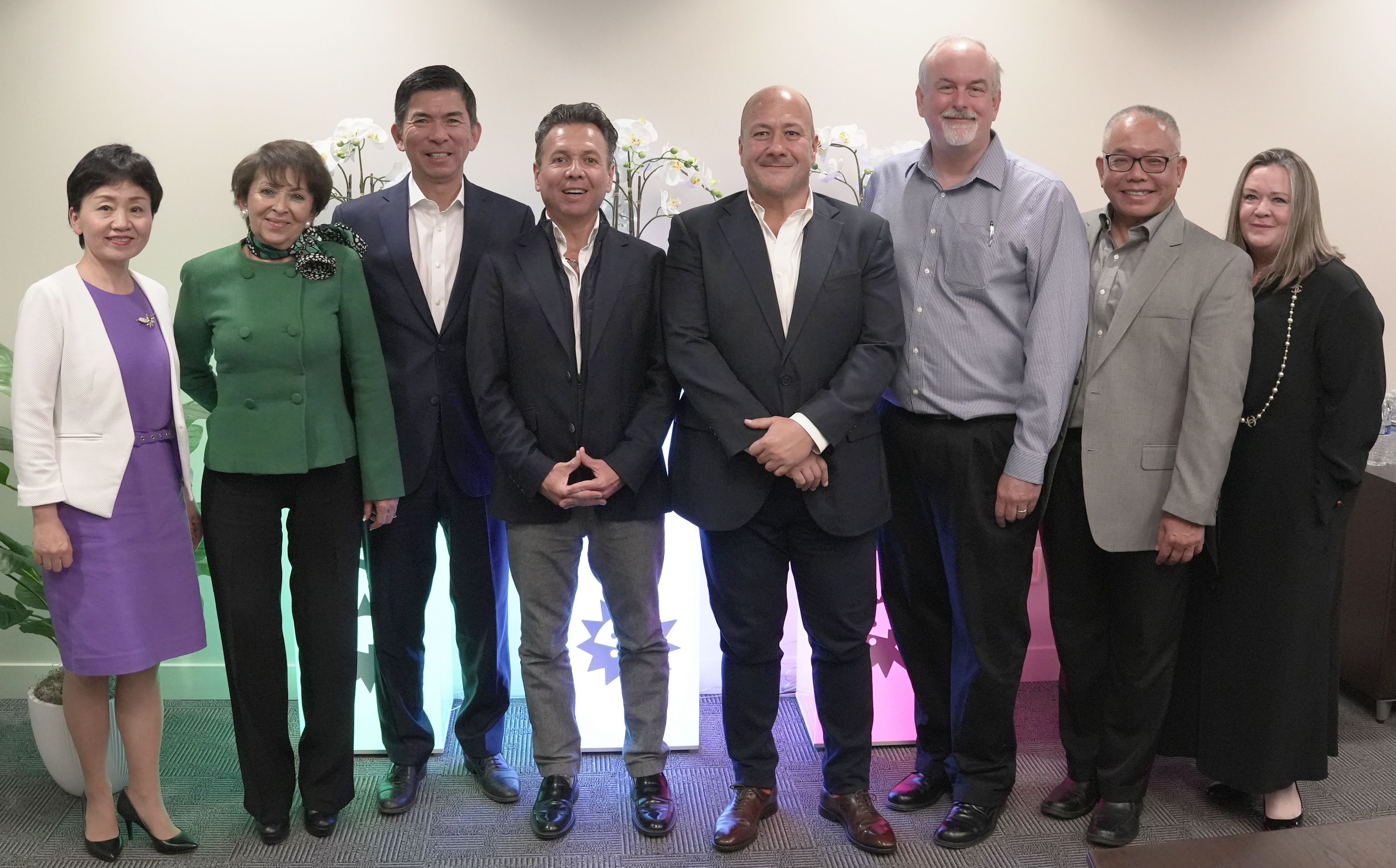 日月光投資控股旗下的日月光半導體ISE Labs，將在墨西哥哈利斯科州建設半導體封裝和測試廠區。（右三為副總Jeff Thompson、右四為州長Enrique Alfaro Ramírez）（日月光提供）