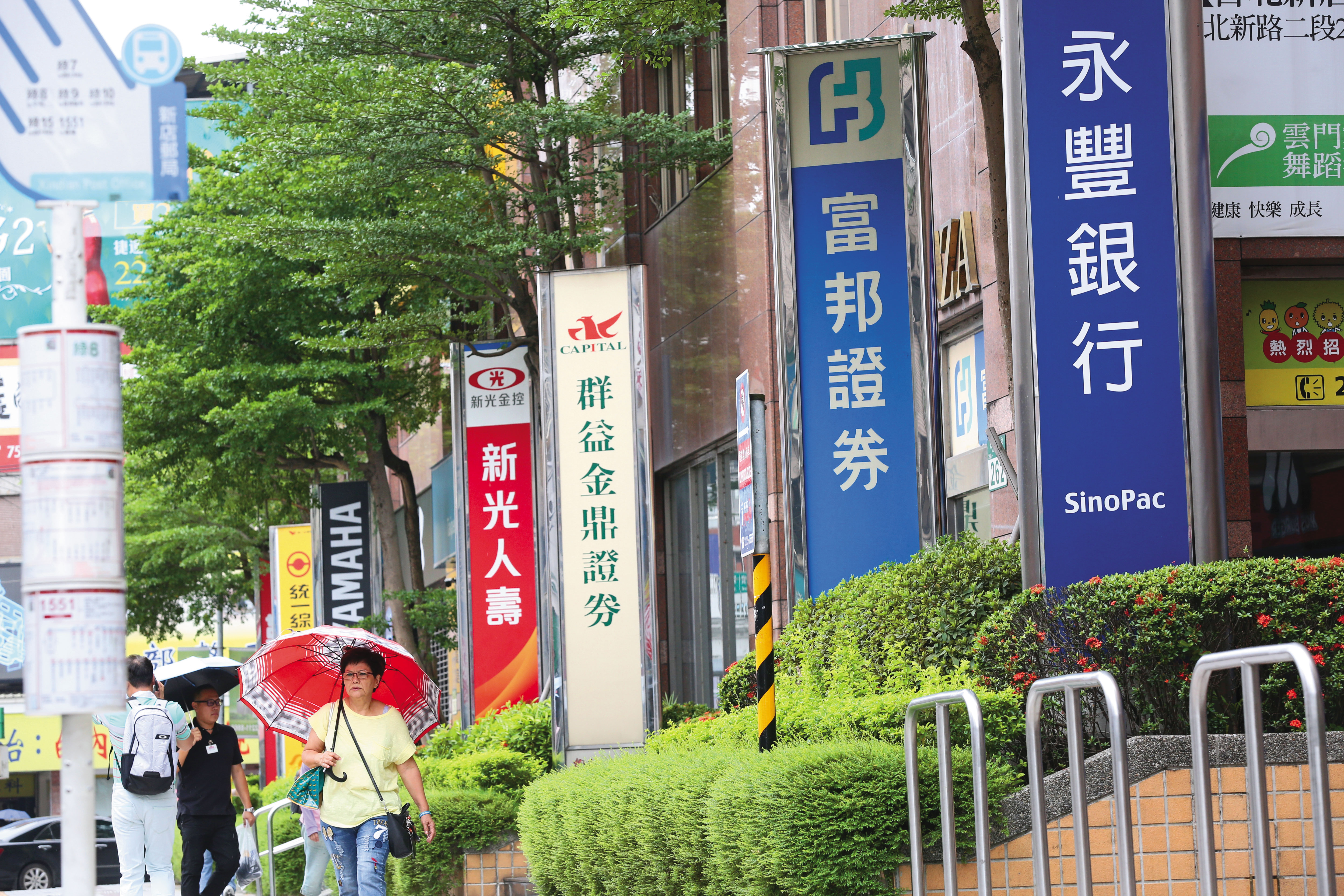 在「天時、地利與人和」下，加上國家政策推動，臺灣金融業是否抓住這股浪潮走向國際，現在正是一個關鍵分水嶺。