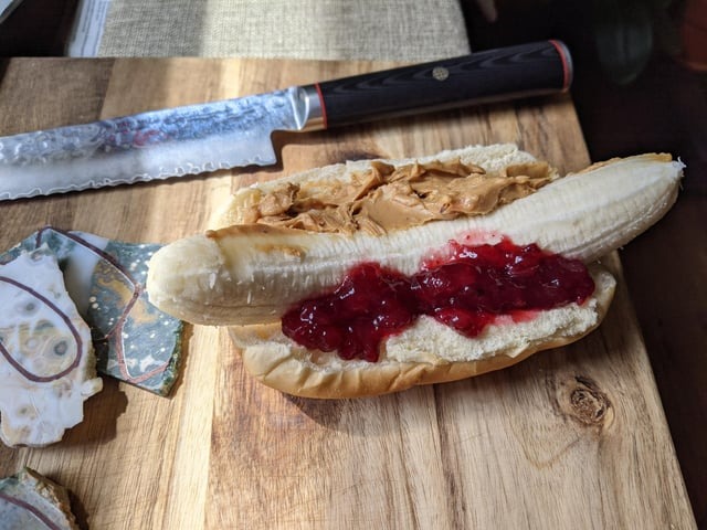 女遊民「替天行道」狠殺男子，挖心割生殖器來吃：他是虐童犯。（示意圖，翻自reddit）