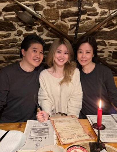 李芸父親十分寵愛女兒，不僅以女兒名字成立公司，甚至每月給高額零用金富養。（翻攝自李芸臉書）