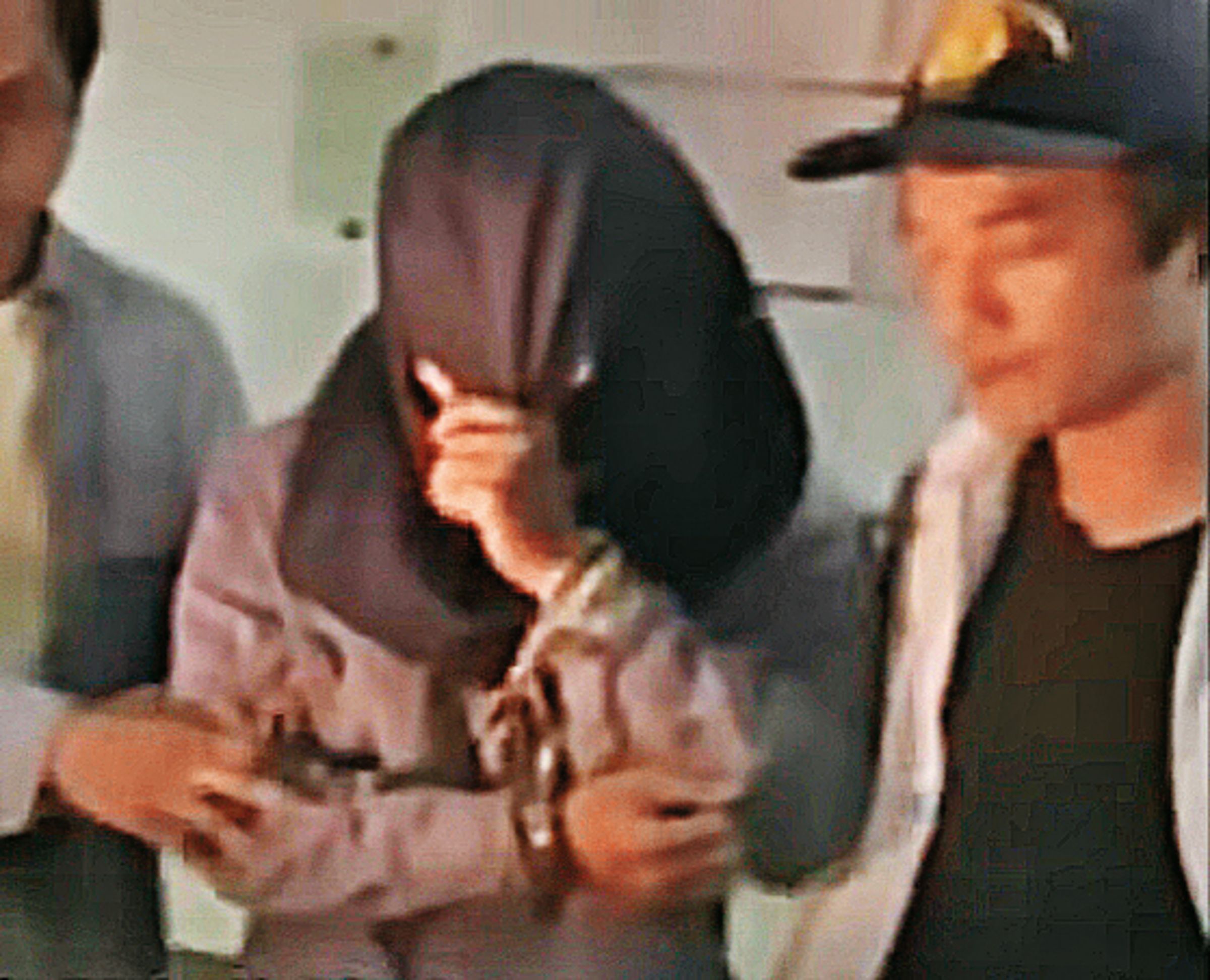 凶手S男逃亡近2週後落網，坦承殺害前妻的外甥女。（翻攝畫面）
