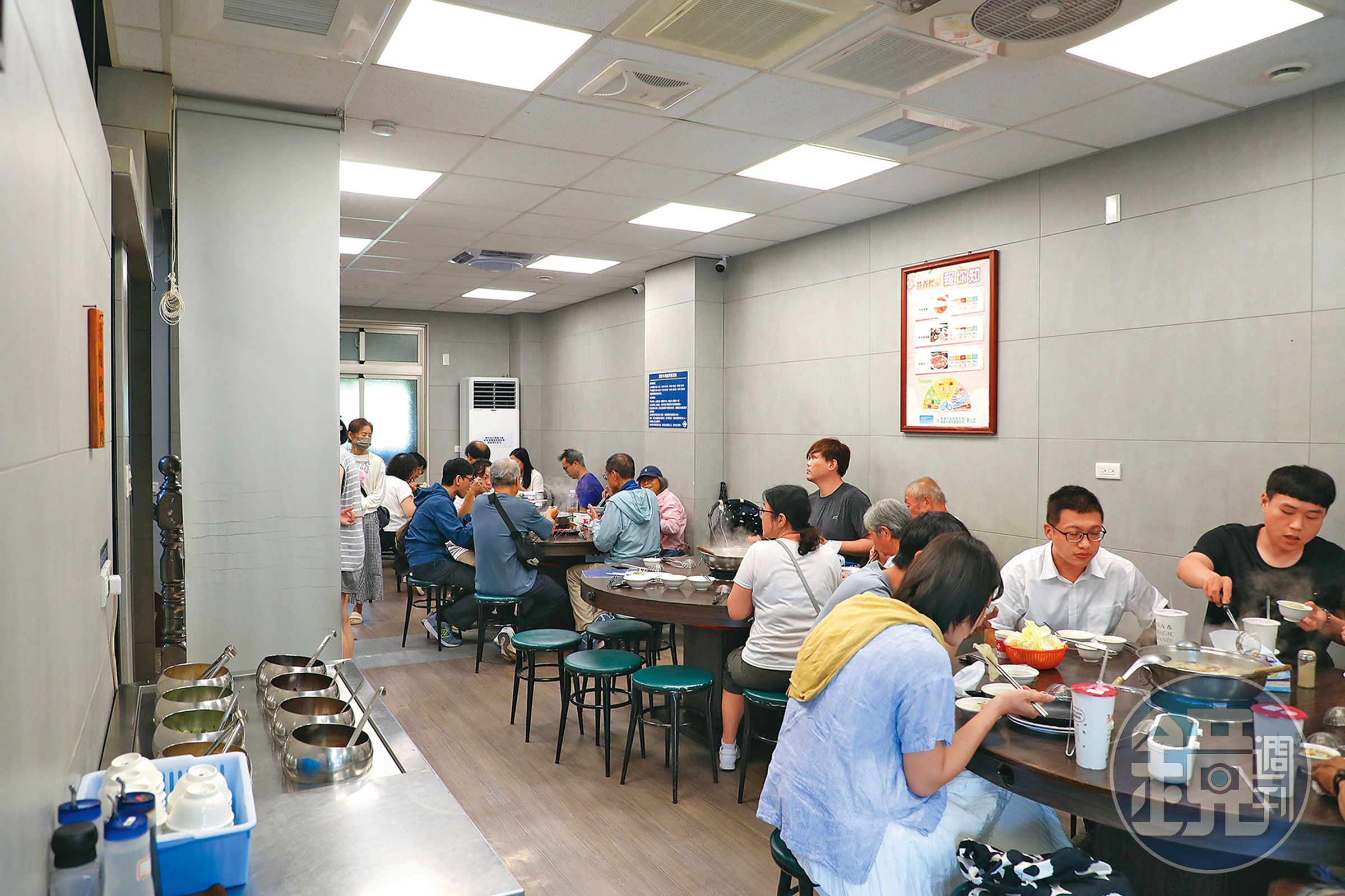 很難想像,早上10點就已有這麼多人在湖東吃牛肉鍋。