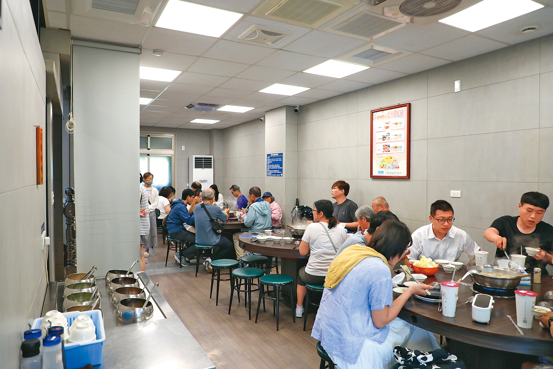 很難想像,早上10點就已有這麼多人在湖東吃牛肉鍋。