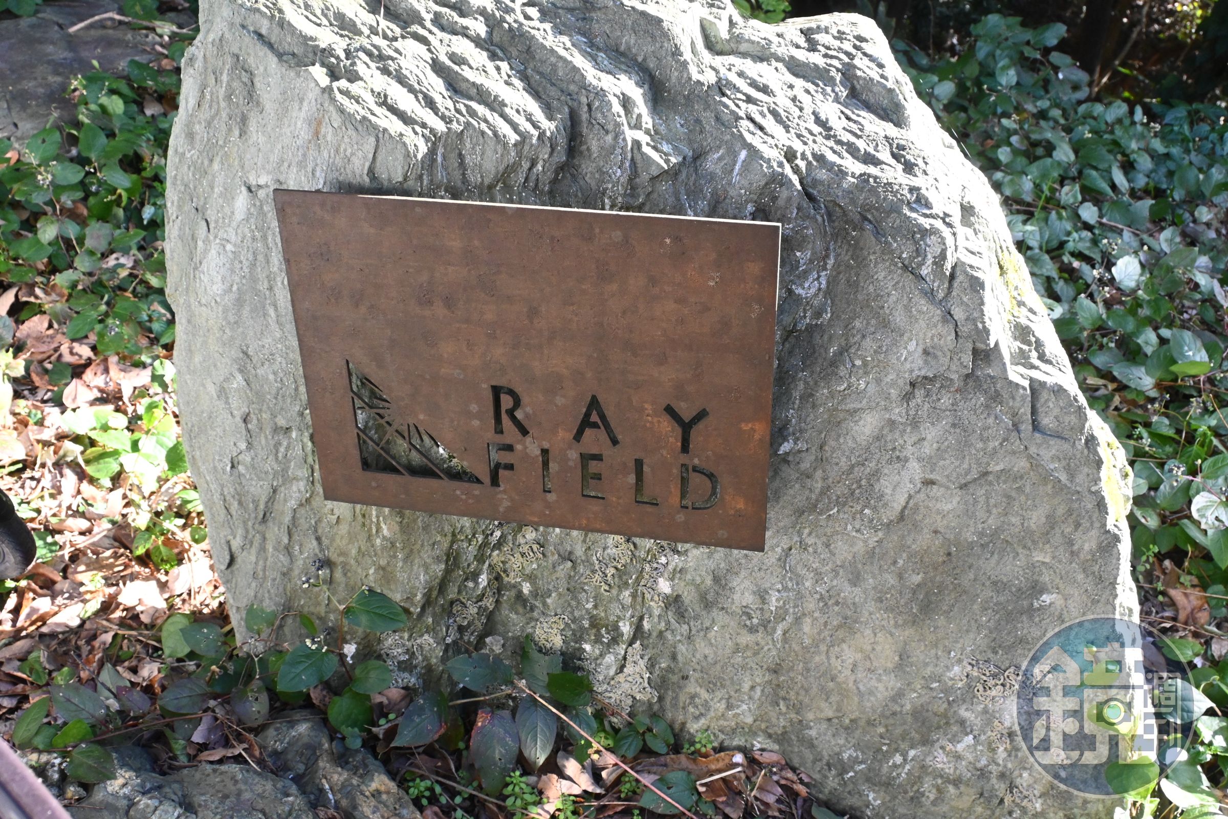 看到入口的路標「RAY FIELD」，觀景台就在不遠處。