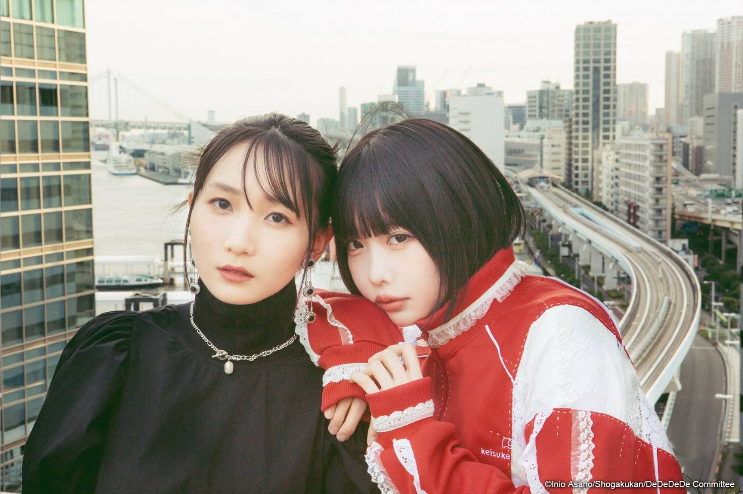 日本天團YOASOBI主唱幾田莉拉,與惡魔偶像歌手ano跨界為動畫電影《DDDD惡魔的破壞》擔任聲優。(双喜電影提供)
