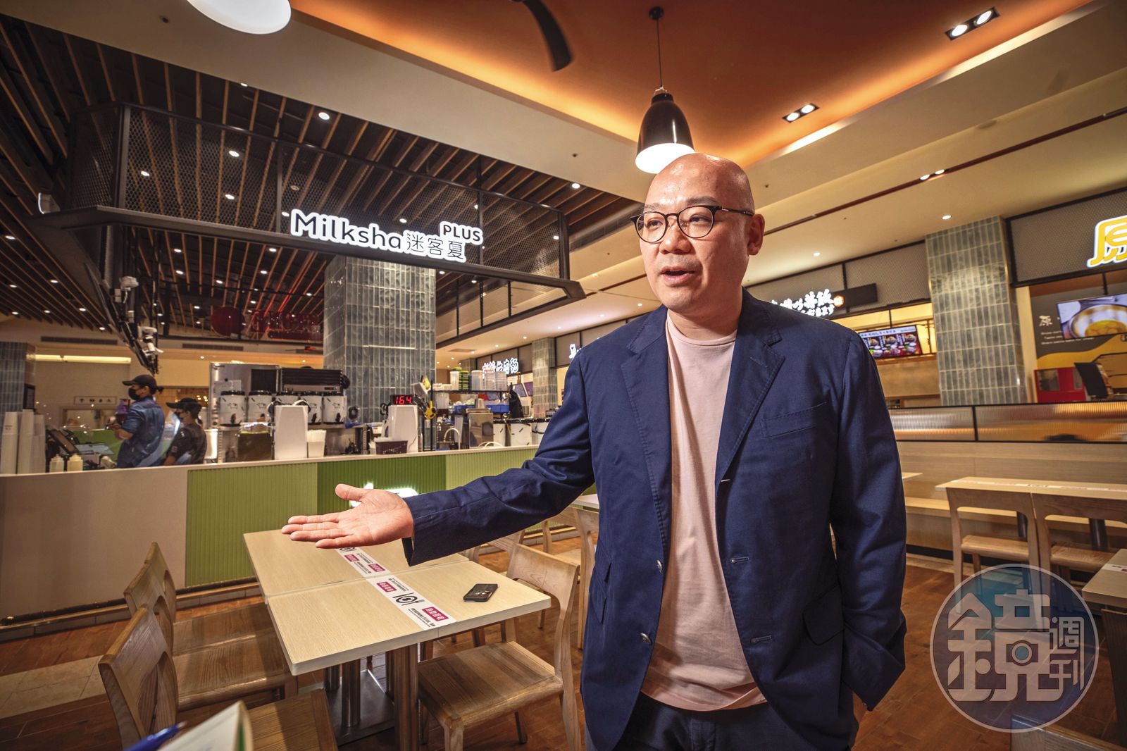 工作理性的陳炯福，家族旅行最愛去逛小教堂或圖書館；而且愛看書的他，一本書可以看10年。