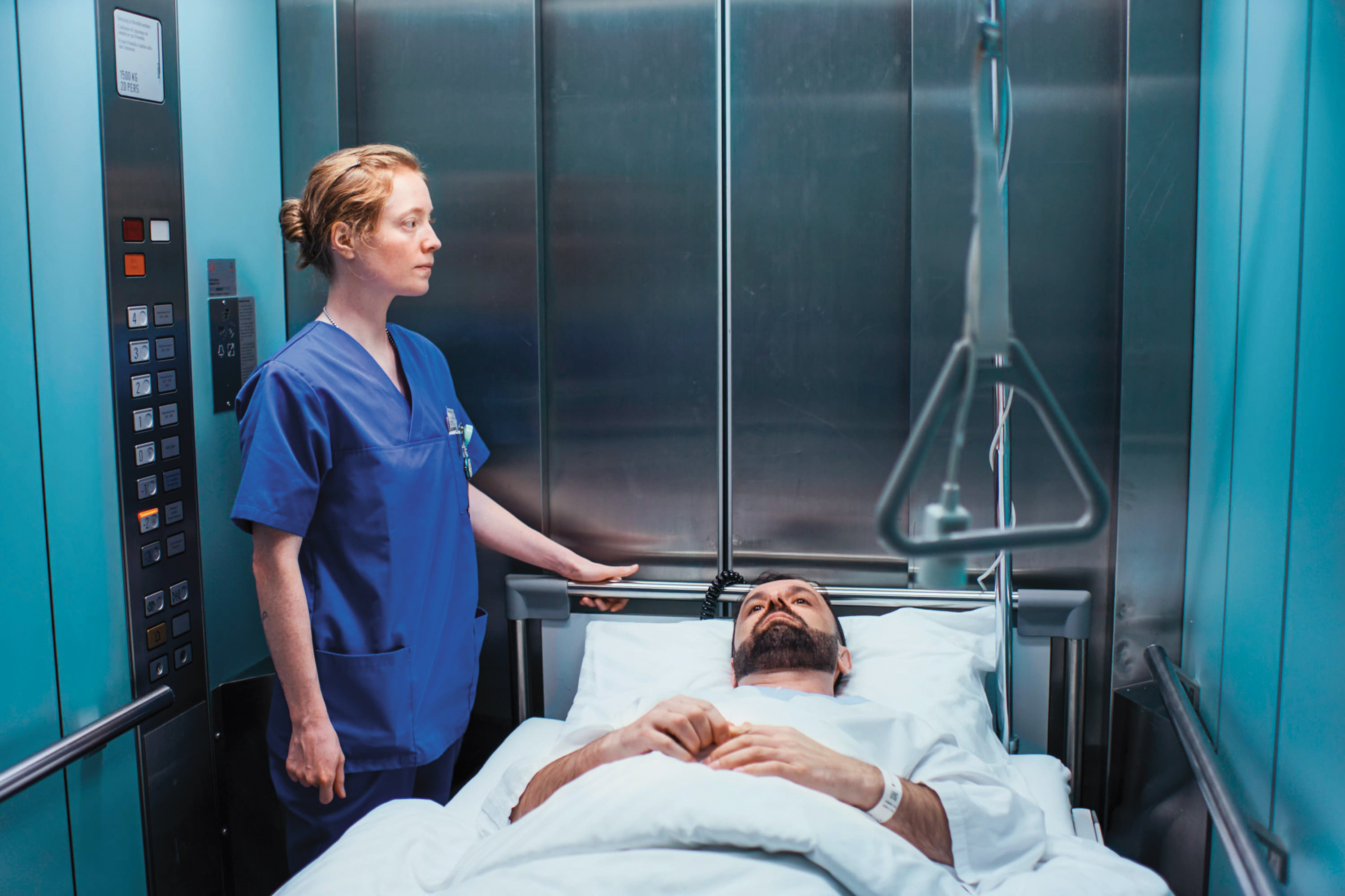 《失控夜班》探討的不僅是醫療體系的挑戰，演員更感受到醫護人員每日承受的壓力與責任。（光年映畫提供）