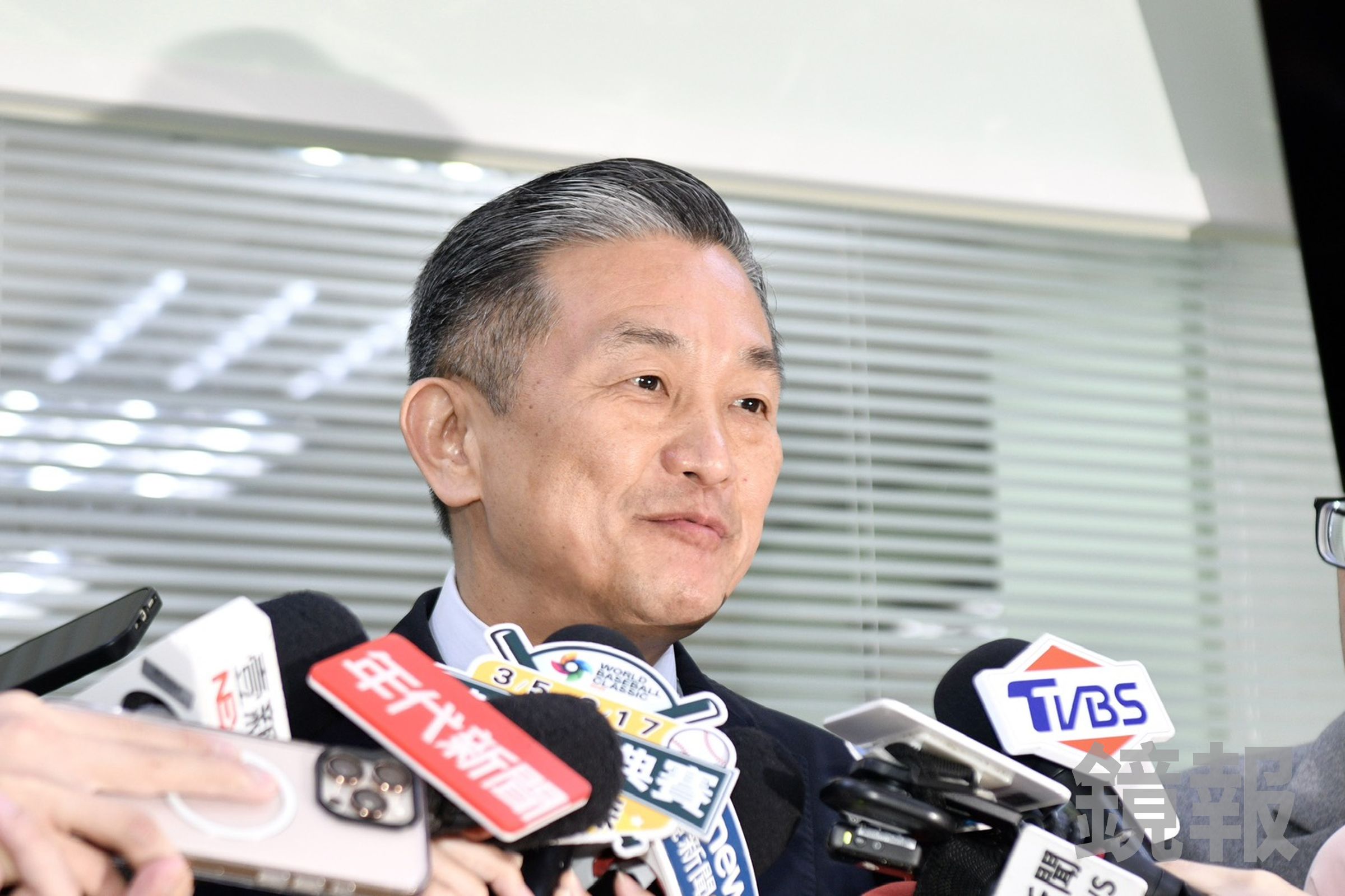 王定宇今日回應,與前妻去年2月底就解除婚姻關係,強調「並沒有婚內發生什麼不正當的事情」。(鏡報李智為)
