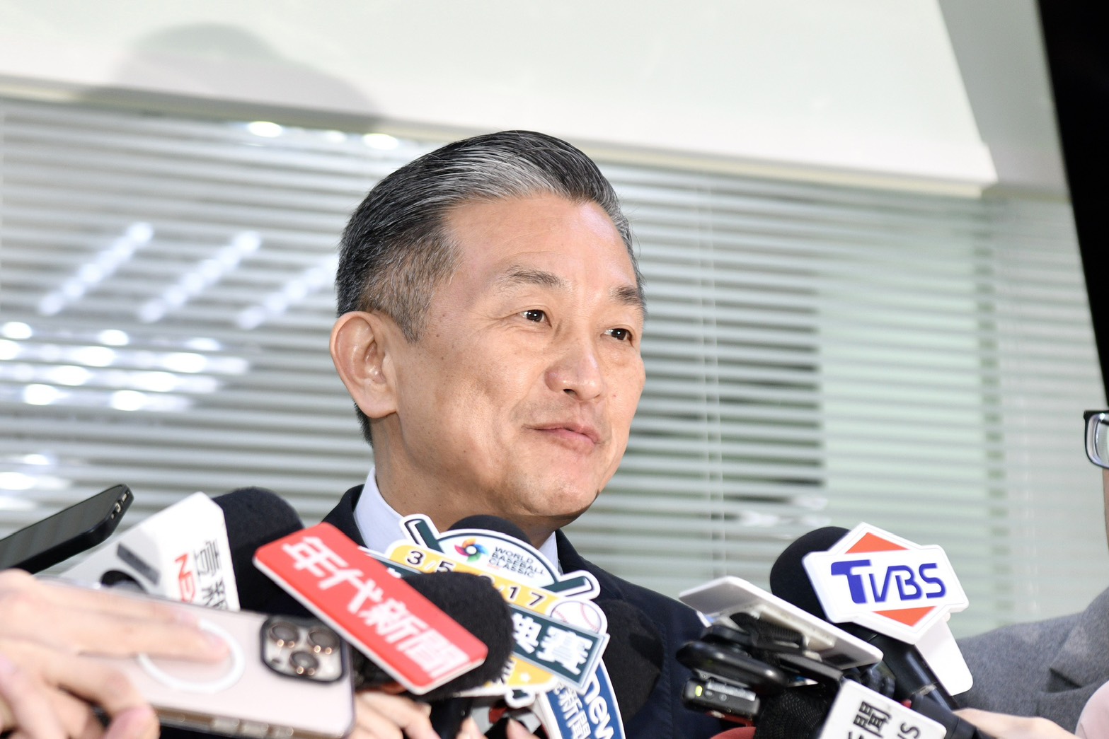 王定宇今日回應,與前妻去年2月底就解除婚姻關係,強調「並沒有婚內發生什麼不正當的事情」。(鏡報李智為)