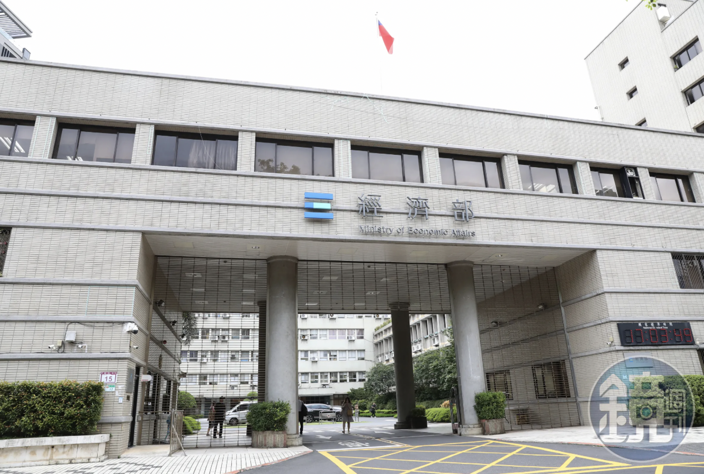 經濟部能源署表示,節能家電補助開跑,因受立法院凍結部分補助預算影響,預估今年將減少補助60萬台,並縮短申請期間至10月底。(本刊資料照)
