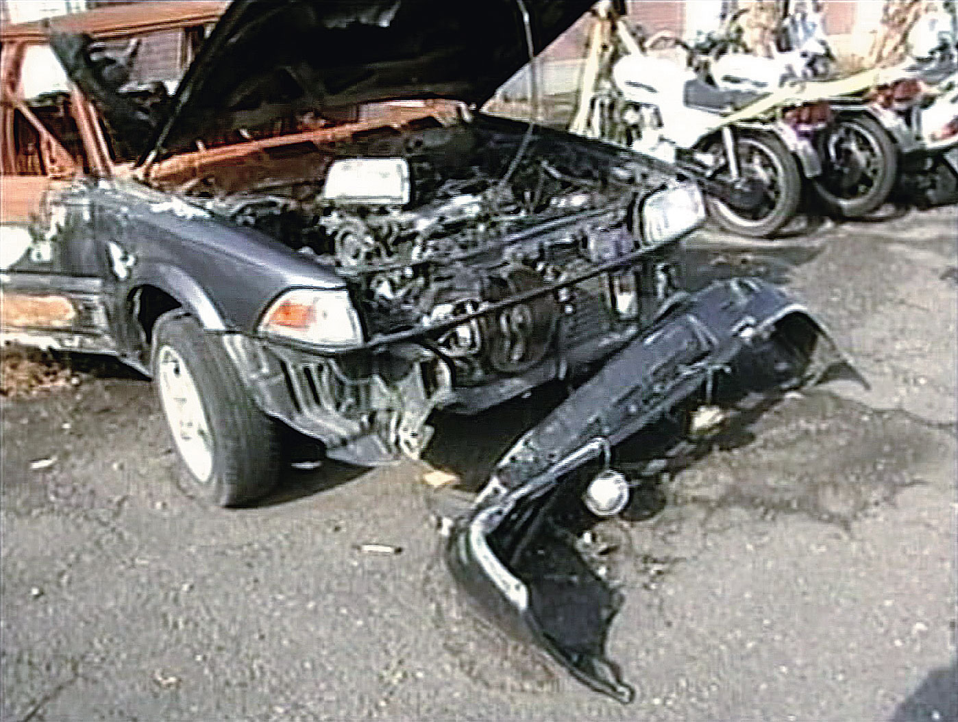 退休警謀殺親弟／焦黑保險桿藏破案密碼　驚揭退休警撞死親弟詐保內幕