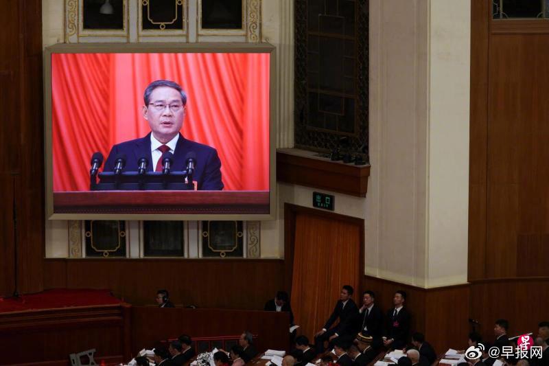 談及涉台議題，李強表示，「共同傳承弘揚中華文化，落實台灣同胞享受同等待遇政策」，堅決打擊台獨分裂與外部干涉，推動兩岸關係和平發展、推進祖國統一大業。（翻攝自微博@早報網）