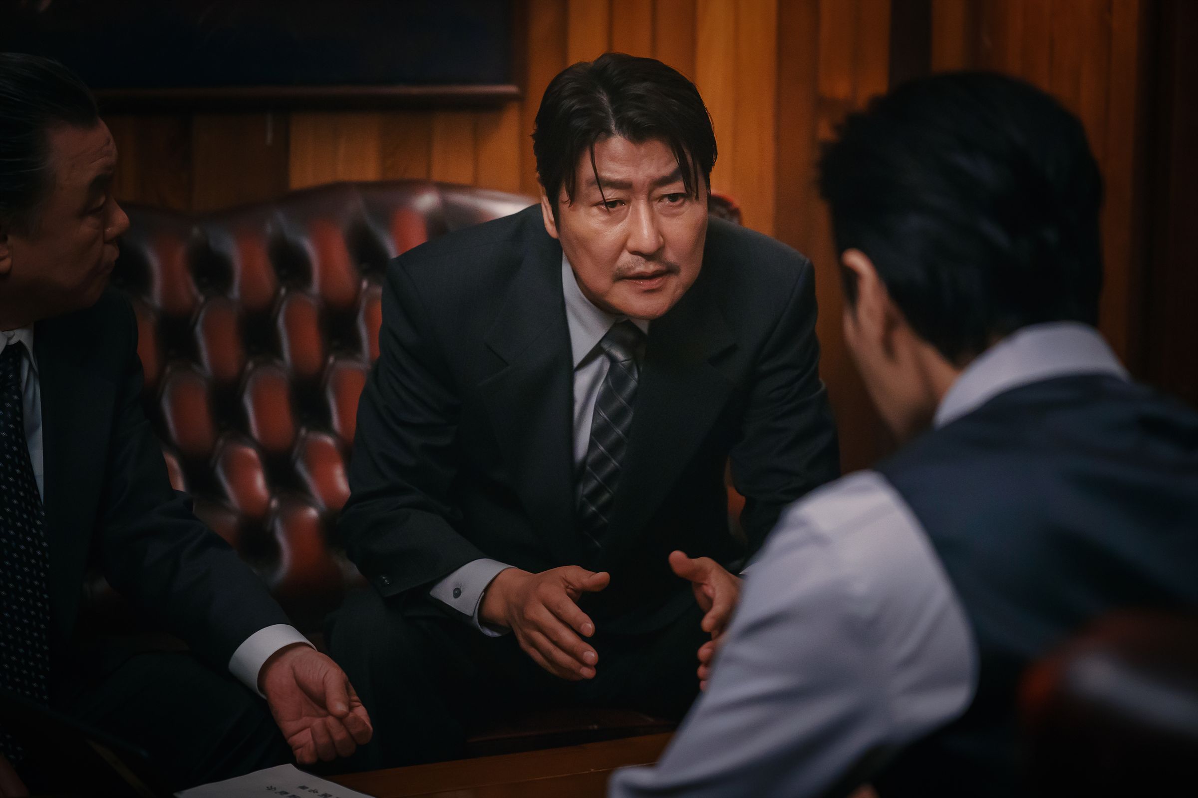 宋康昊入行以來首次接演連續劇《逆貧大叔》，對於每週都有新集數上線感到新鮮。（Disney+提供）