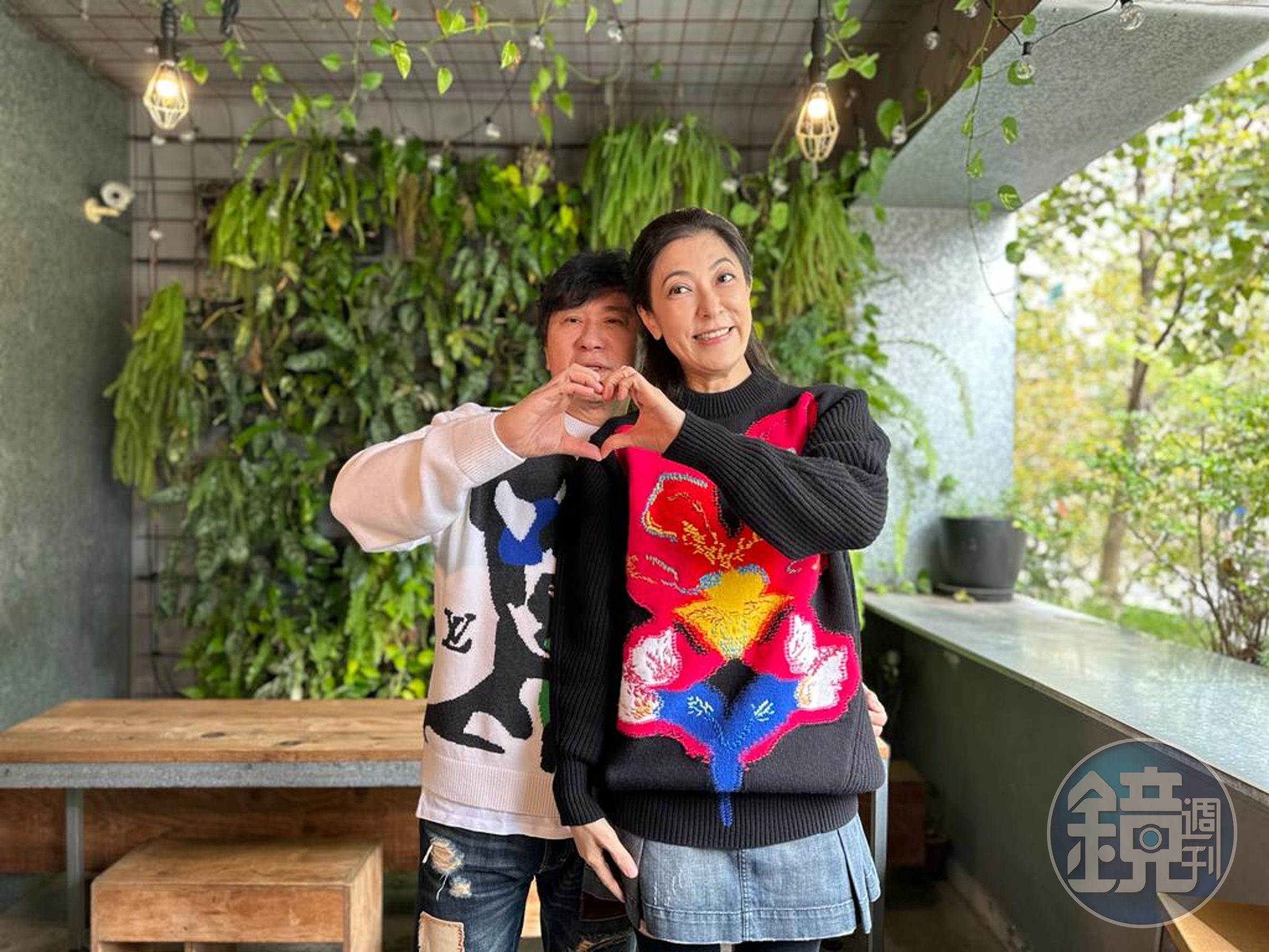 胡瓜帶著老婆丁柔安出席媒體餐敘難得同框合影。