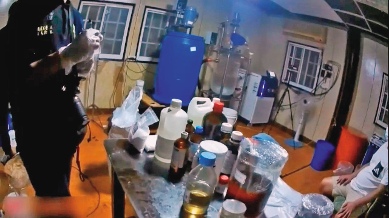 刑事局去年3月偵辦一起毒咖啡包分裝案時，意外發現毒販開始改賣喪屍菸彈，還主打「合法、無違法風險」。（刑事局提供）