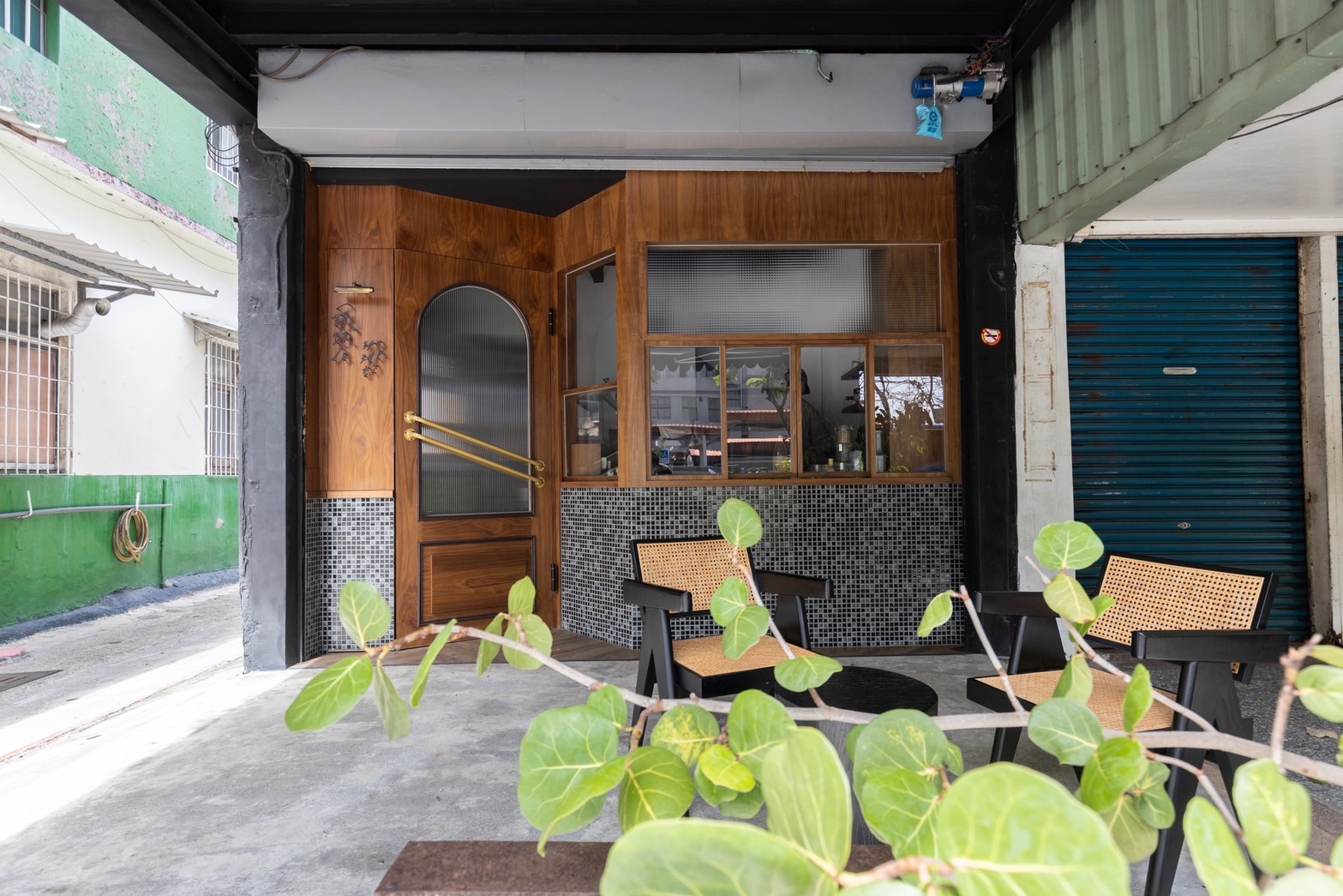 「一饅頭店」的市中店外觀帶有日系風的文青感,經過很容易以為是咖啡廳。