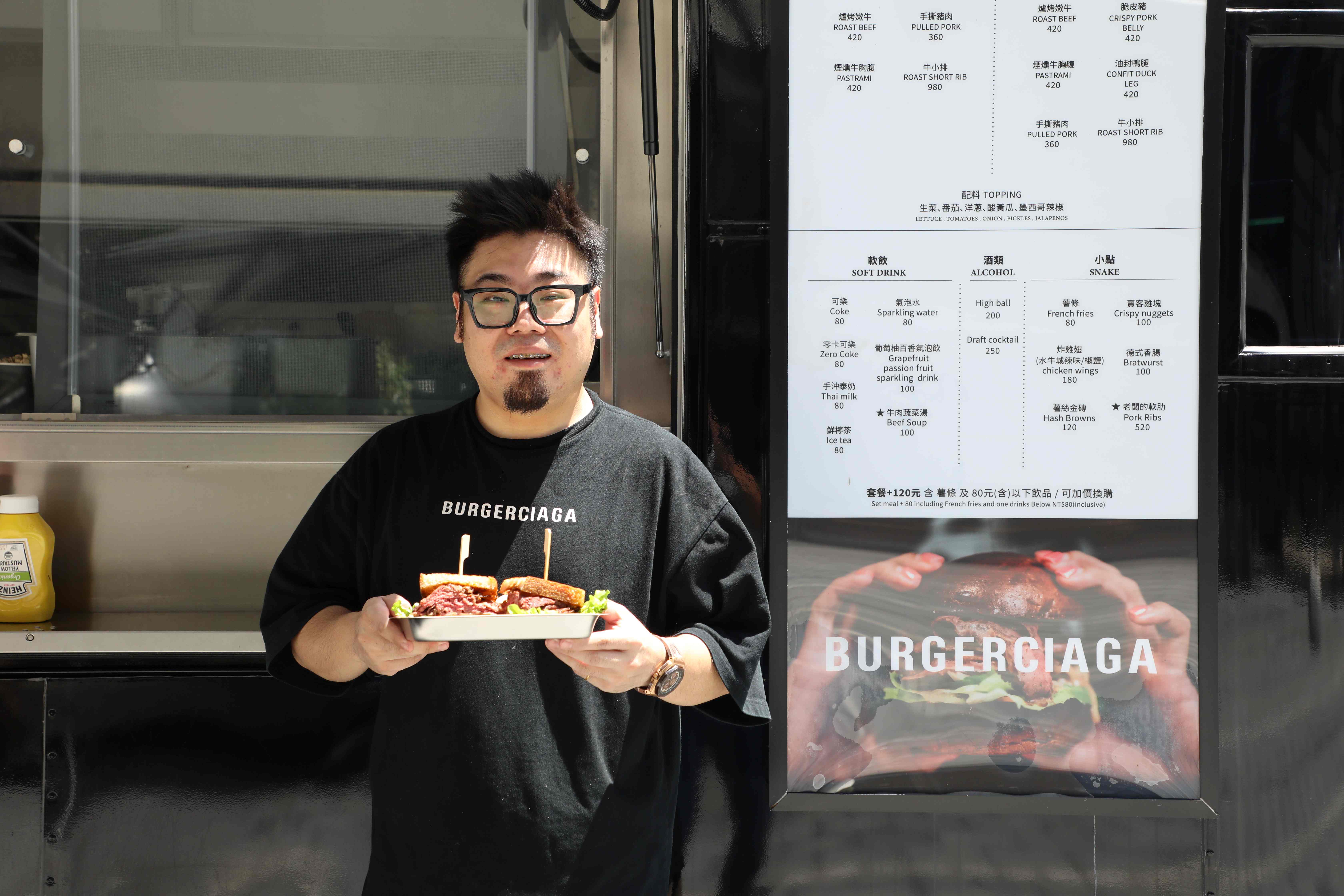 「Burgerciaga漢堡世家」老闆大胖有鑑於牛肉價格節節升高,近來也考慮挑戰近來爆紅的Smash Burger(手壓焦香漢堡)。