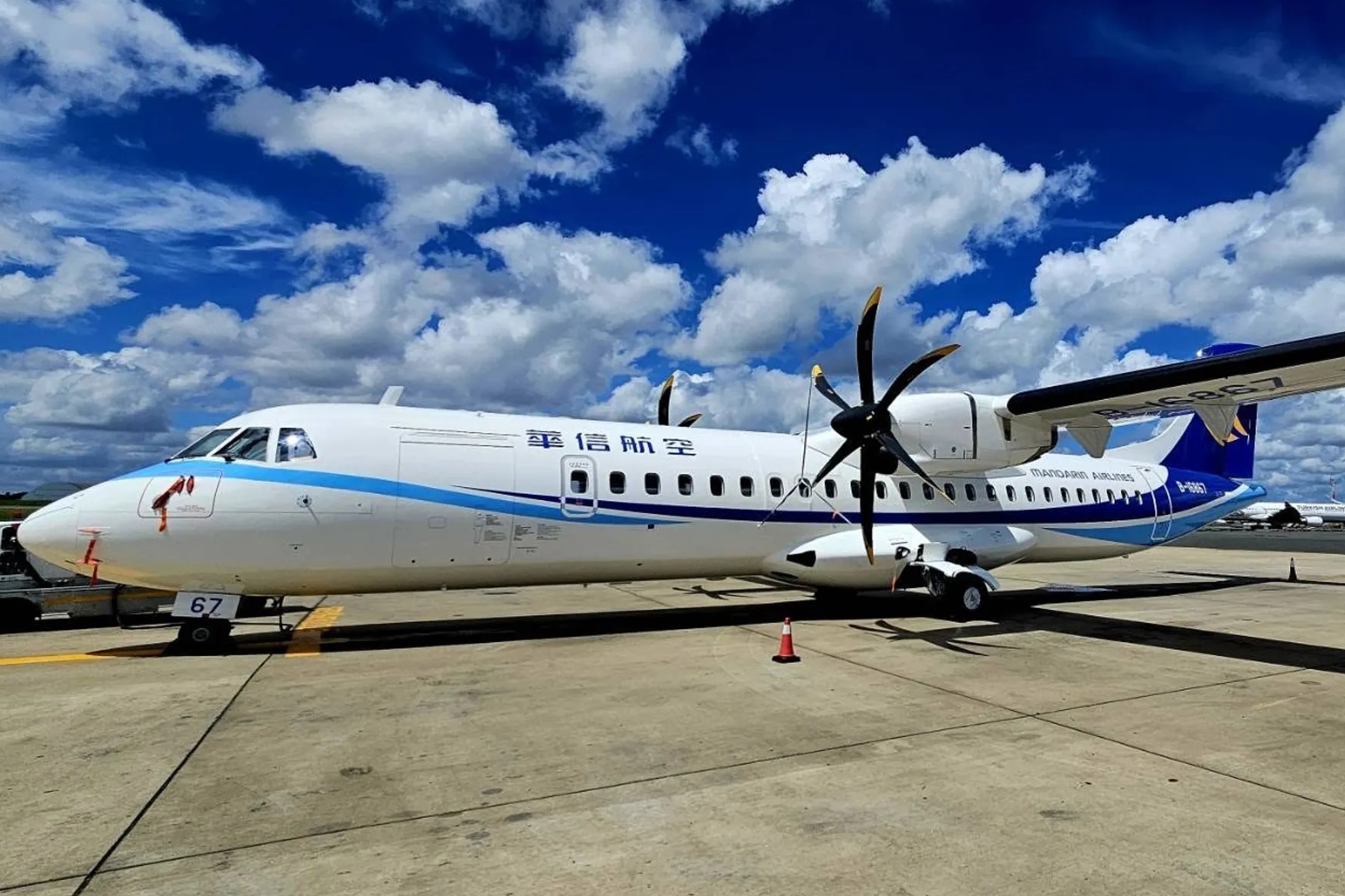 華信航空已獲民航局同意先行採取「循序漸進」的減班策略。(華信航空提供)