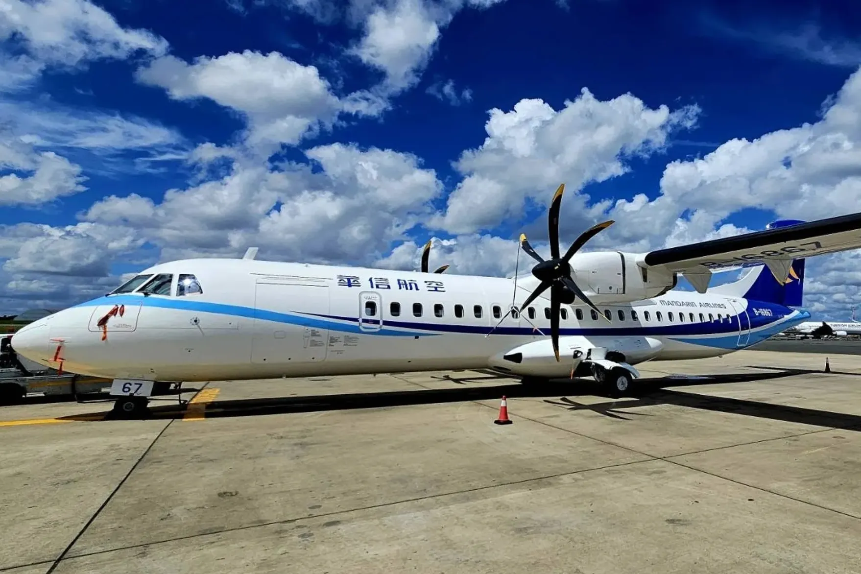 華信航空已獲民航局同意先行採取「循序漸進」的減班策略。（華信航空提供）