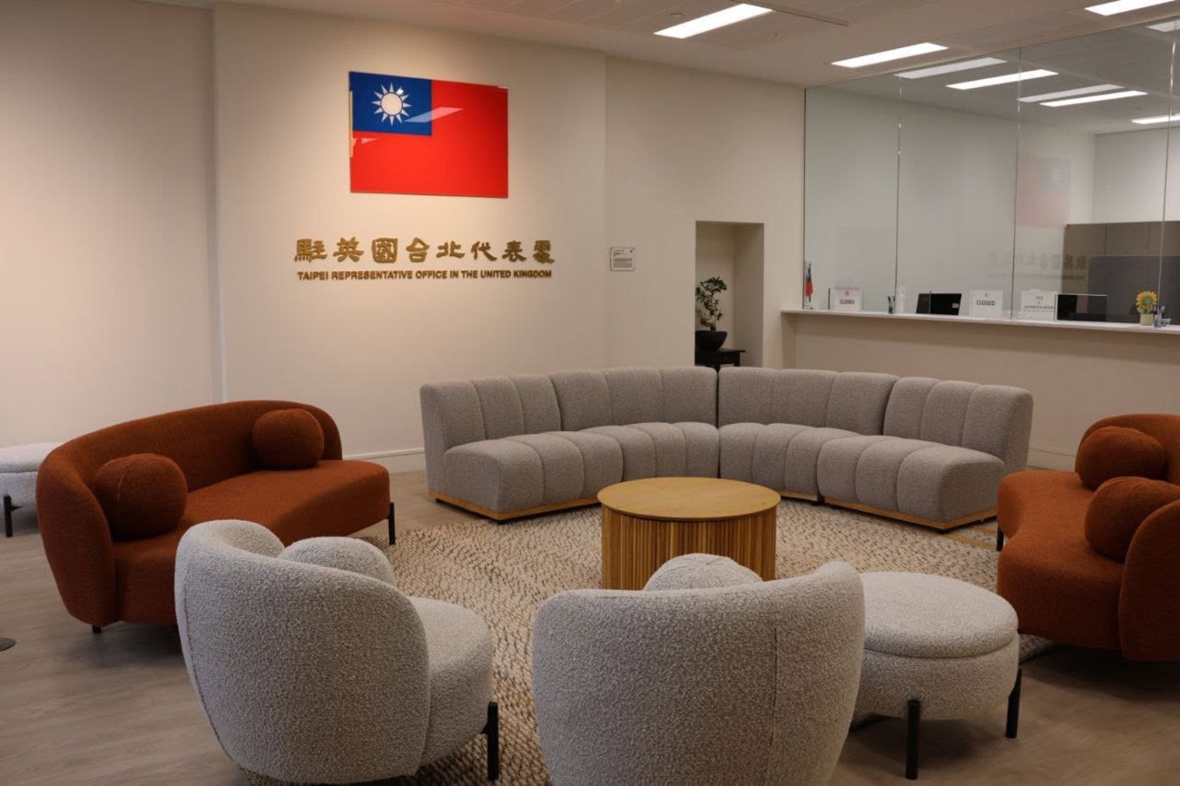駐英國台北代表處昨在社群媒體po文，指駐英國代表處誠徵一名行政助理。（翻攝自駐英國台北代表處臉書）