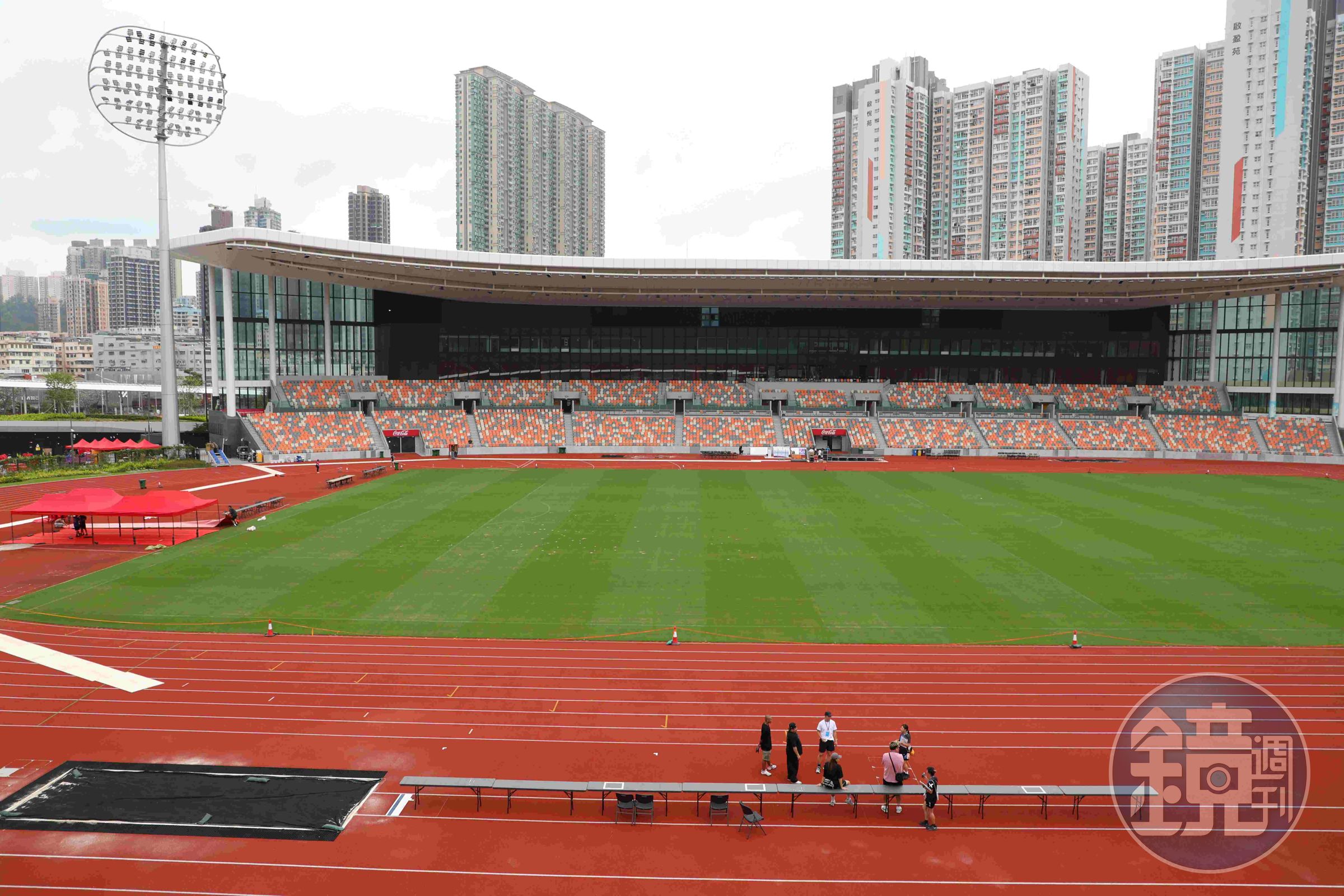 啟德體育園是一座佔地廣大的體育綜合園區，包括一個田徑體育場。
