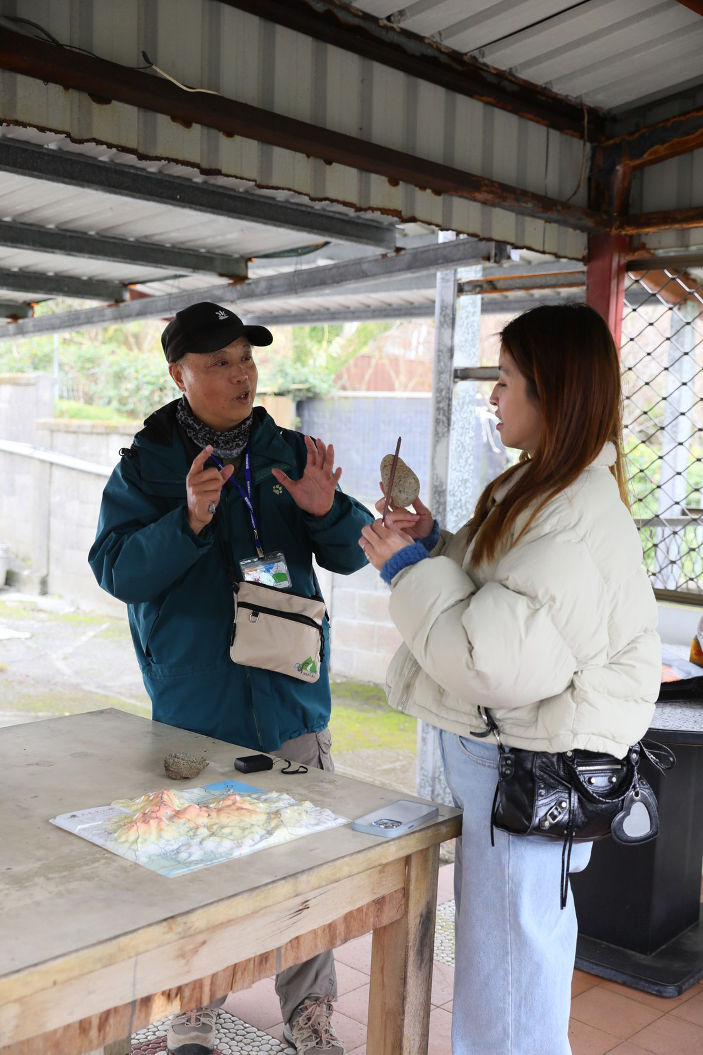 草山水道系統需要上網預約由導覽老師帶領，方能入內。導覽老師非常專業細心講解關於這處天然水源的成因及歷史。