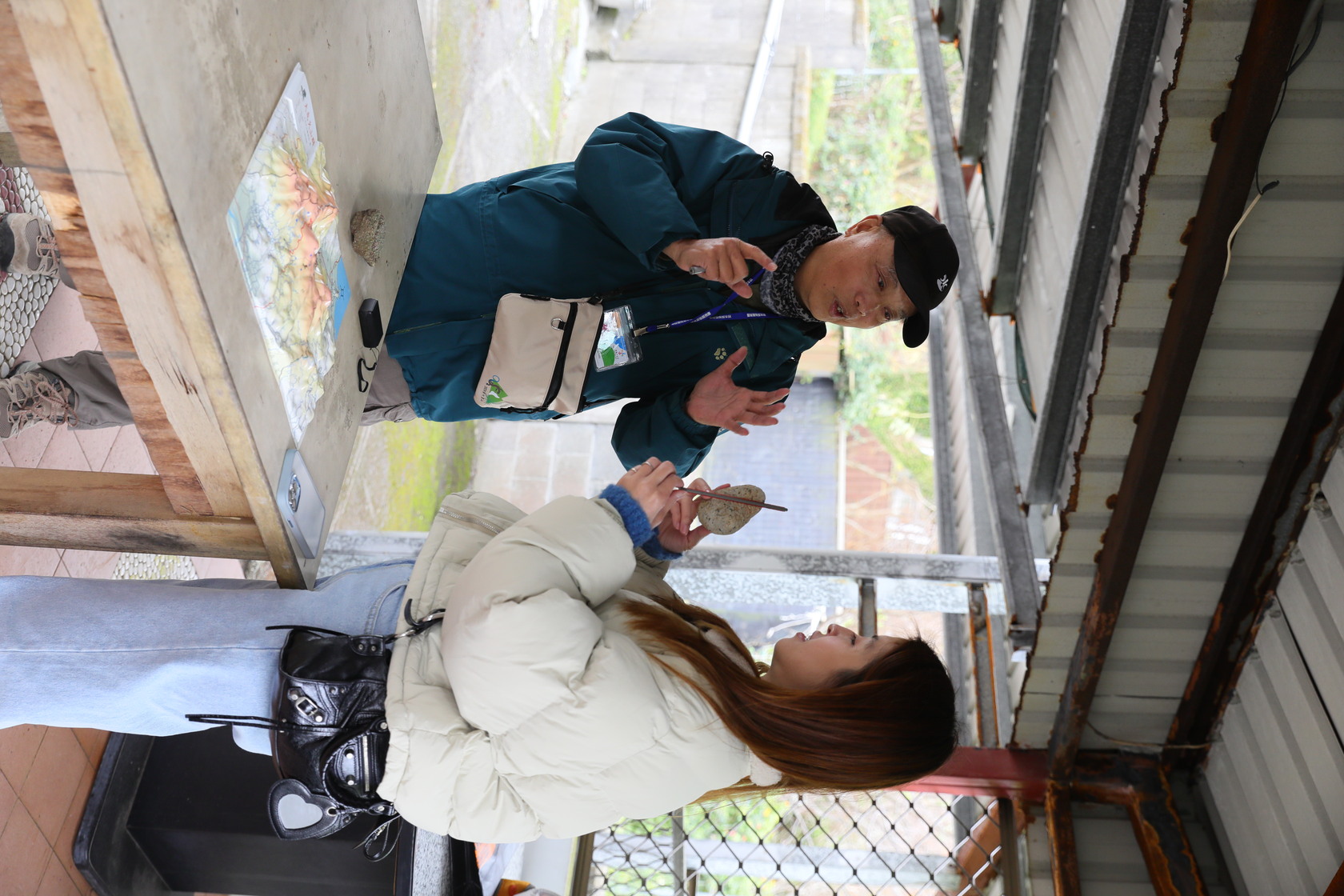 草山水道系統需要上網預約由導覽老師帶領,方能入內。導覽老師非常專業細心講解關於這處天然水源的成因及歷史。