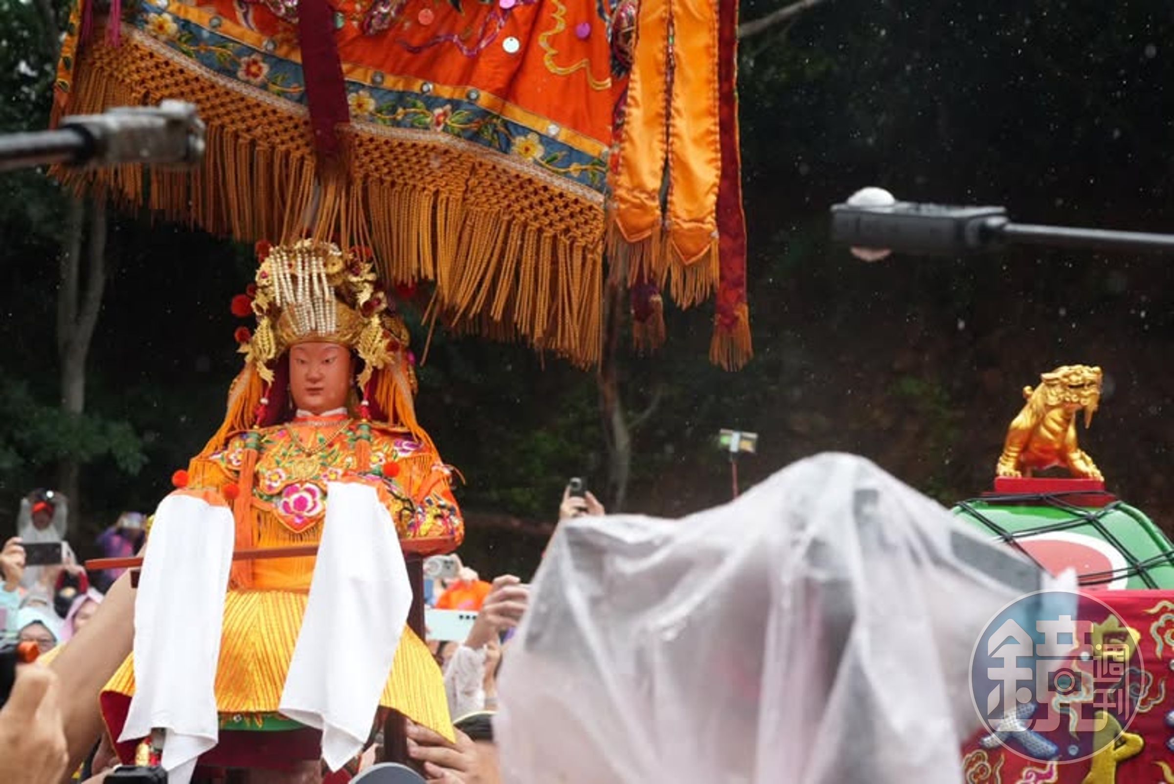 白沙屯媽祖進香之旅尾聲換回8人大轎，媽祖聖顏曝光。（翻攝白沙屯拱天宮臉書）