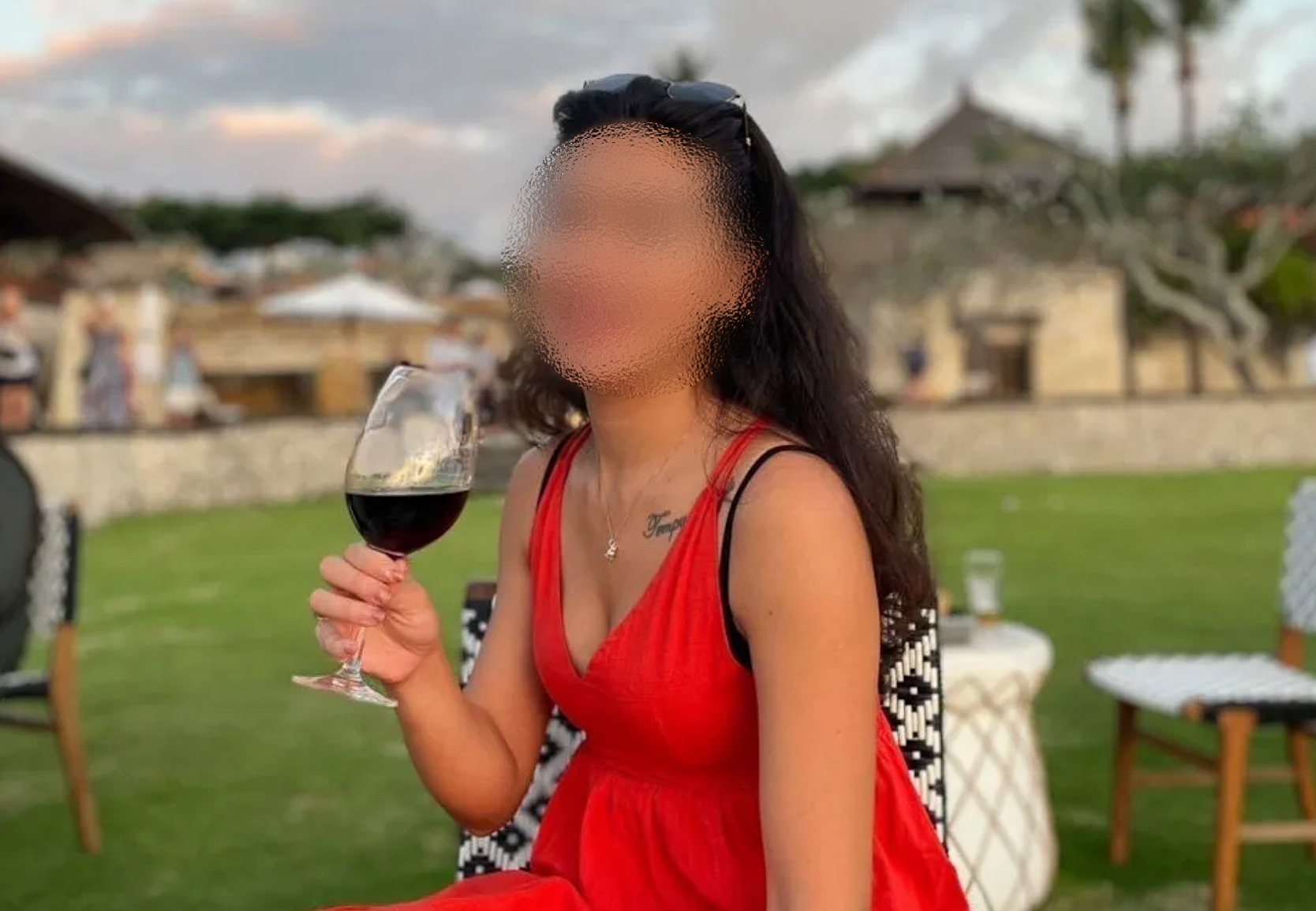 孫姓空服員抱病執勤後不幸離世,今舉辦告別式火化遺體。(翻攝臉書)