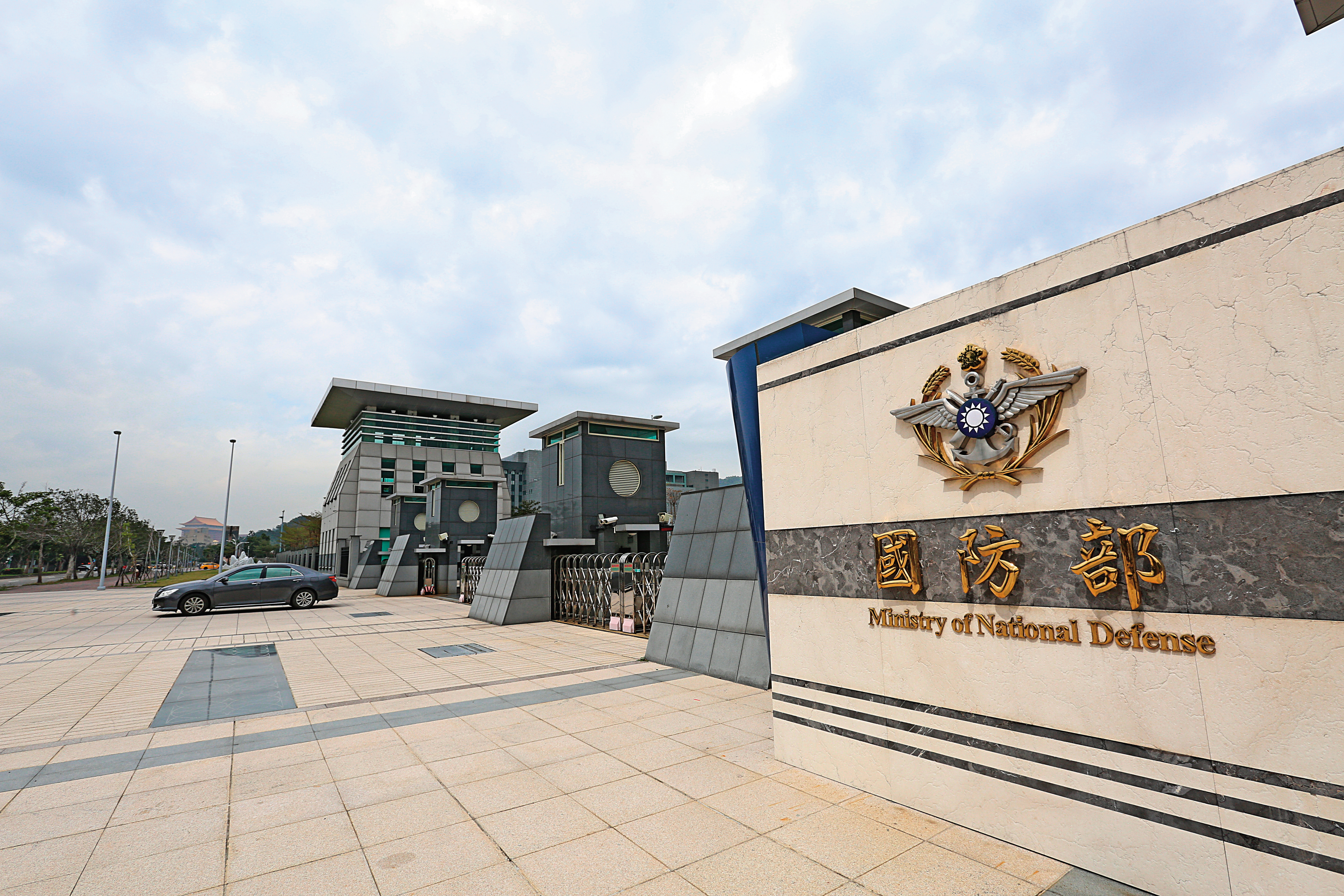 國防部（圖）要求漢儒、華儒2基金會承認政府全額捐助，結果遭拒絕。