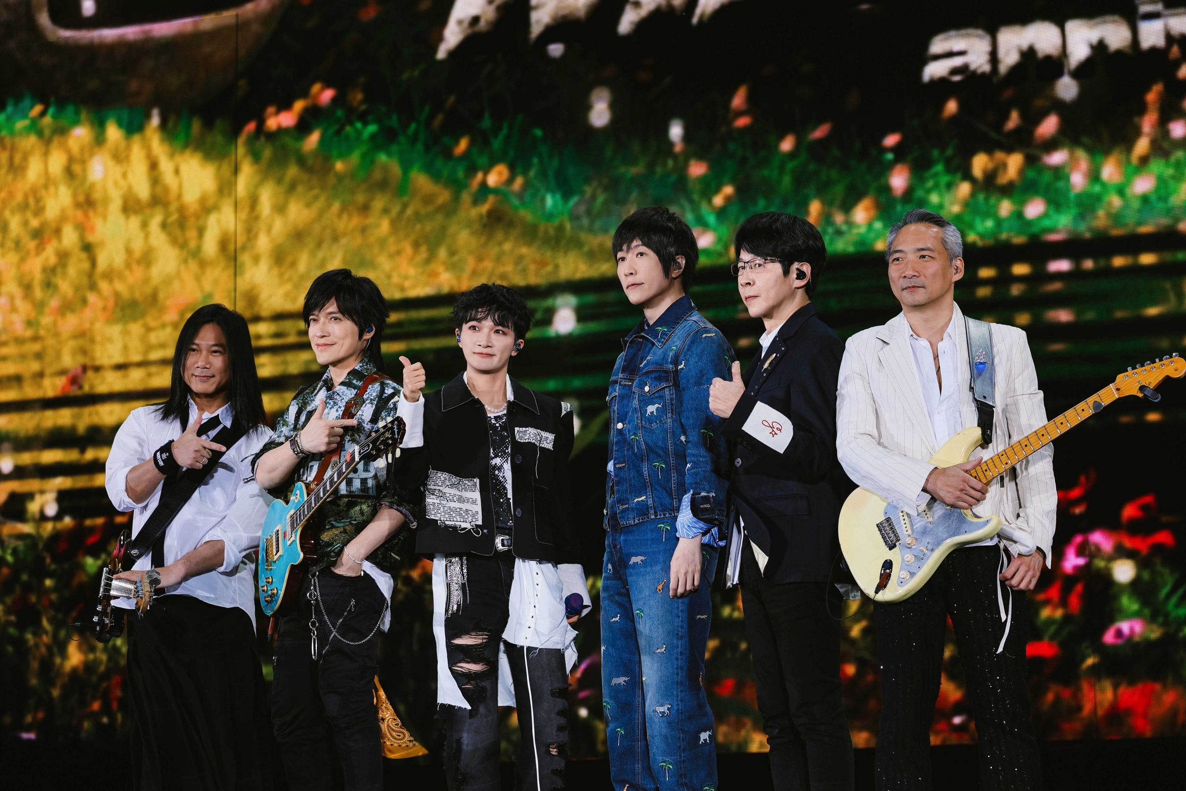 周深高中時就和同學一起聽五月天的歌。（相信音樂提供）