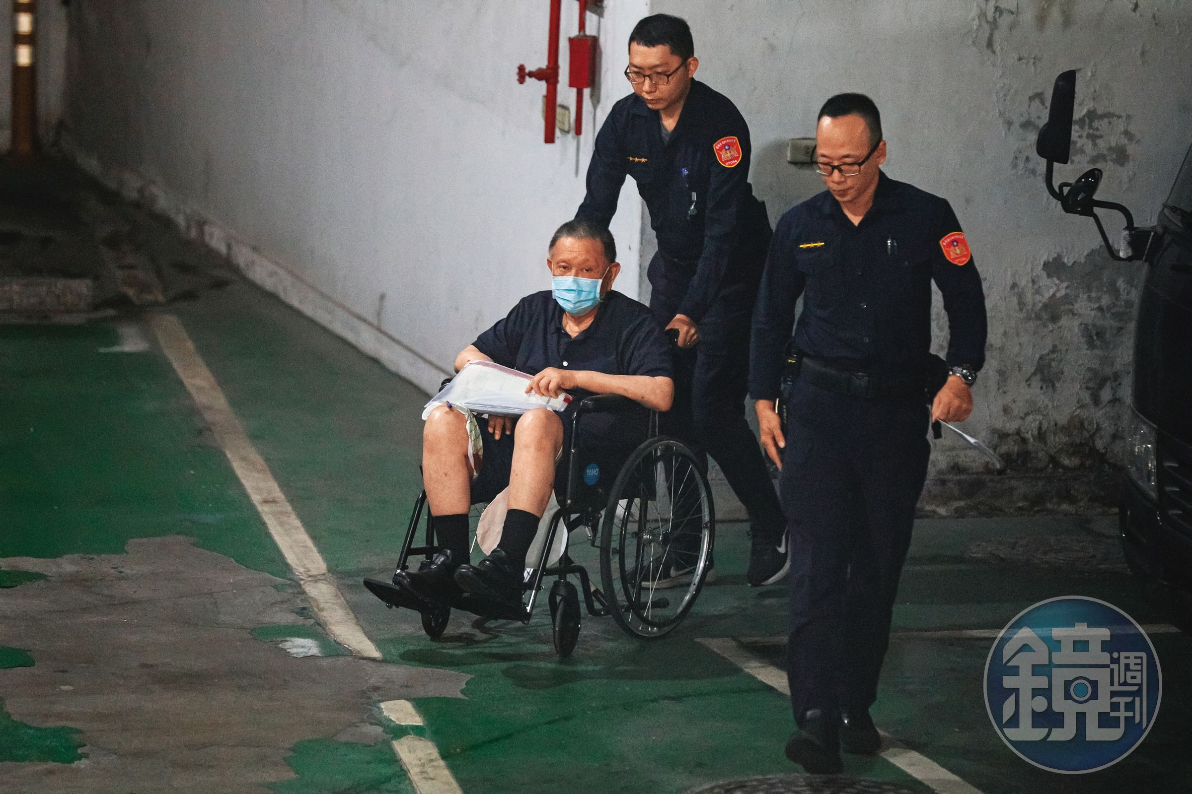 威京集團主席沈慶京(左)行使緘默權,強調自己是遭司法迫害。