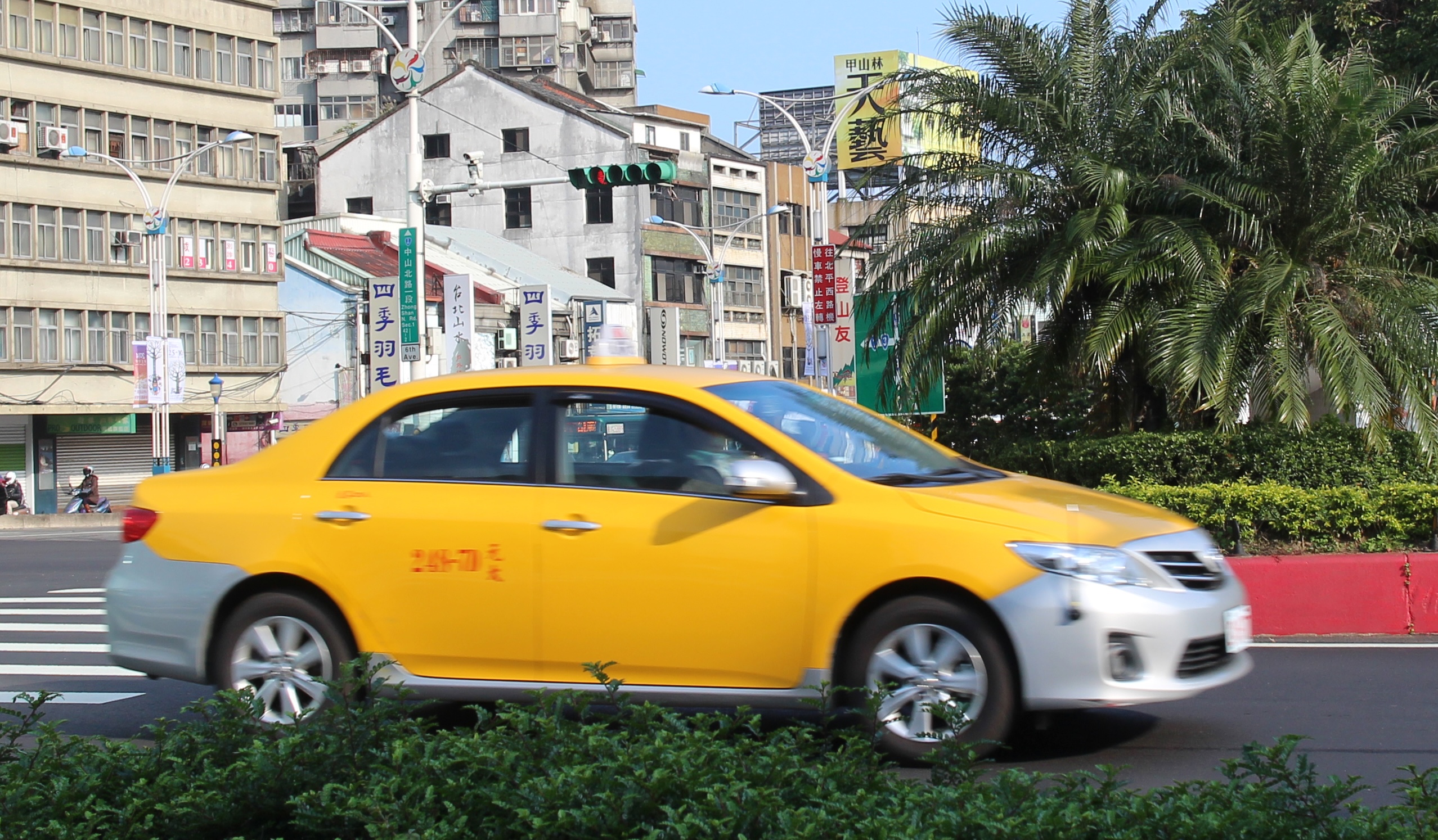 1名24歲男子搭計程車到淡水拒卻付車資,還毆打運將。(示意圖,photoAC)